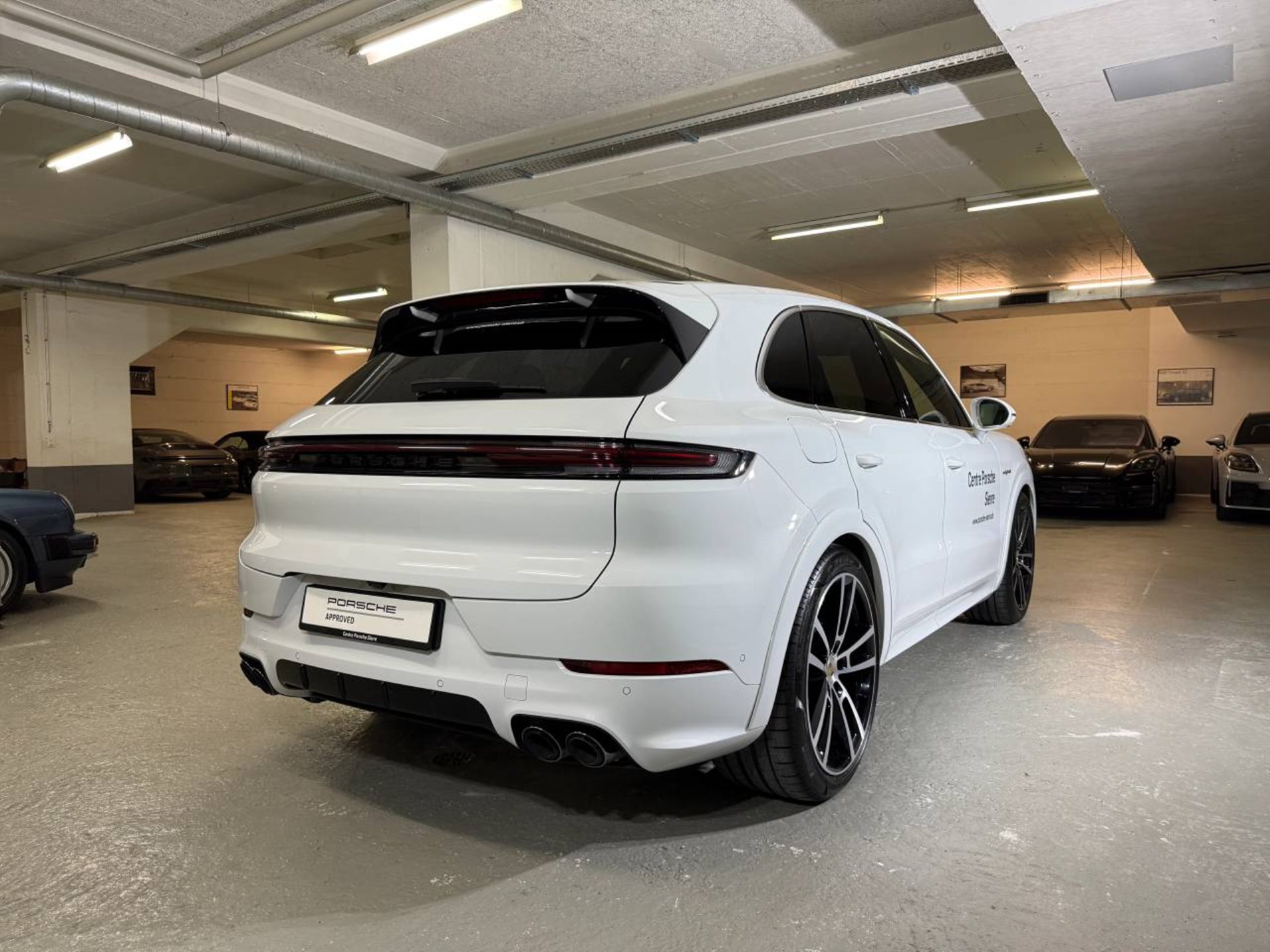 PORSCHE Cayenne E-Hybrid (MY24)-image-6