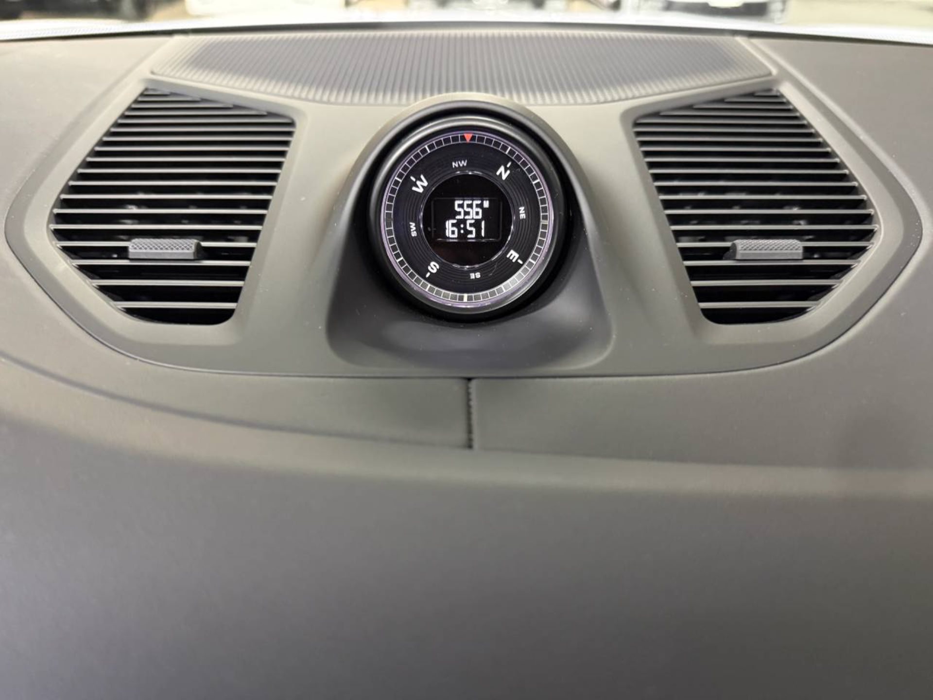 PORSCHE Cayenne E-Hybrid (MY24)-image-25