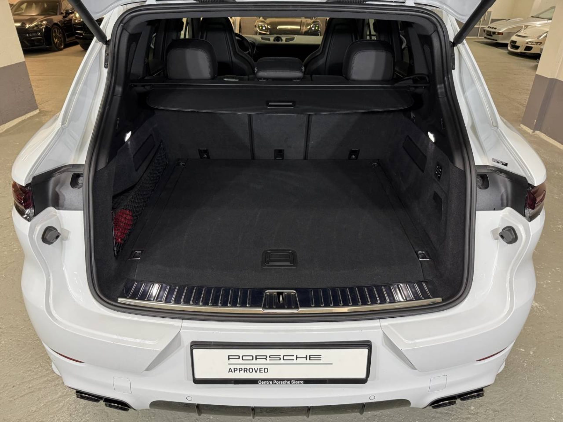PORSCHE Cayenne E-Hybrid (MY24)-image-11