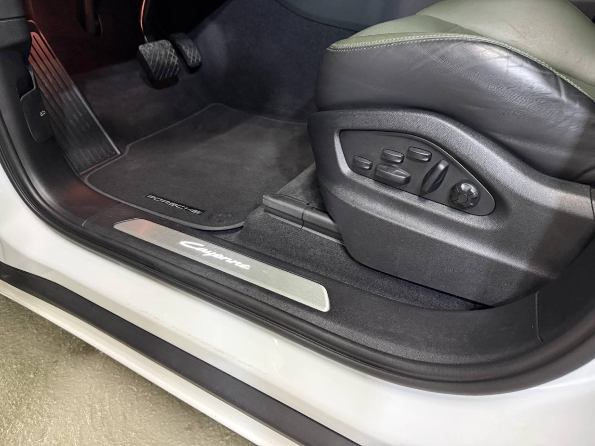 PORSCHE Cayenne E-Hybrid (MY24)-image-29