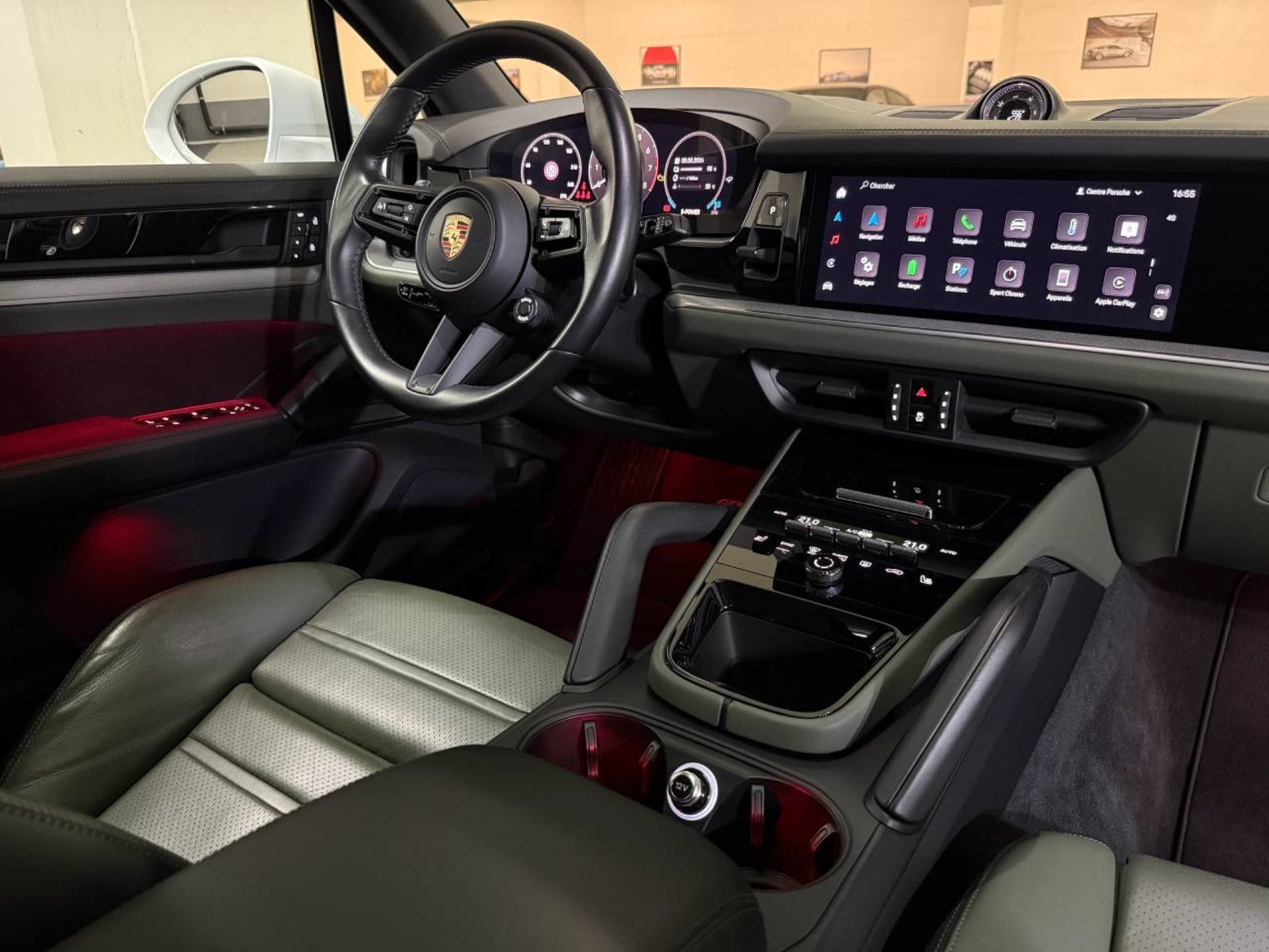 PORSCHE Cayenne E-Hybrid (MY24)-image-17