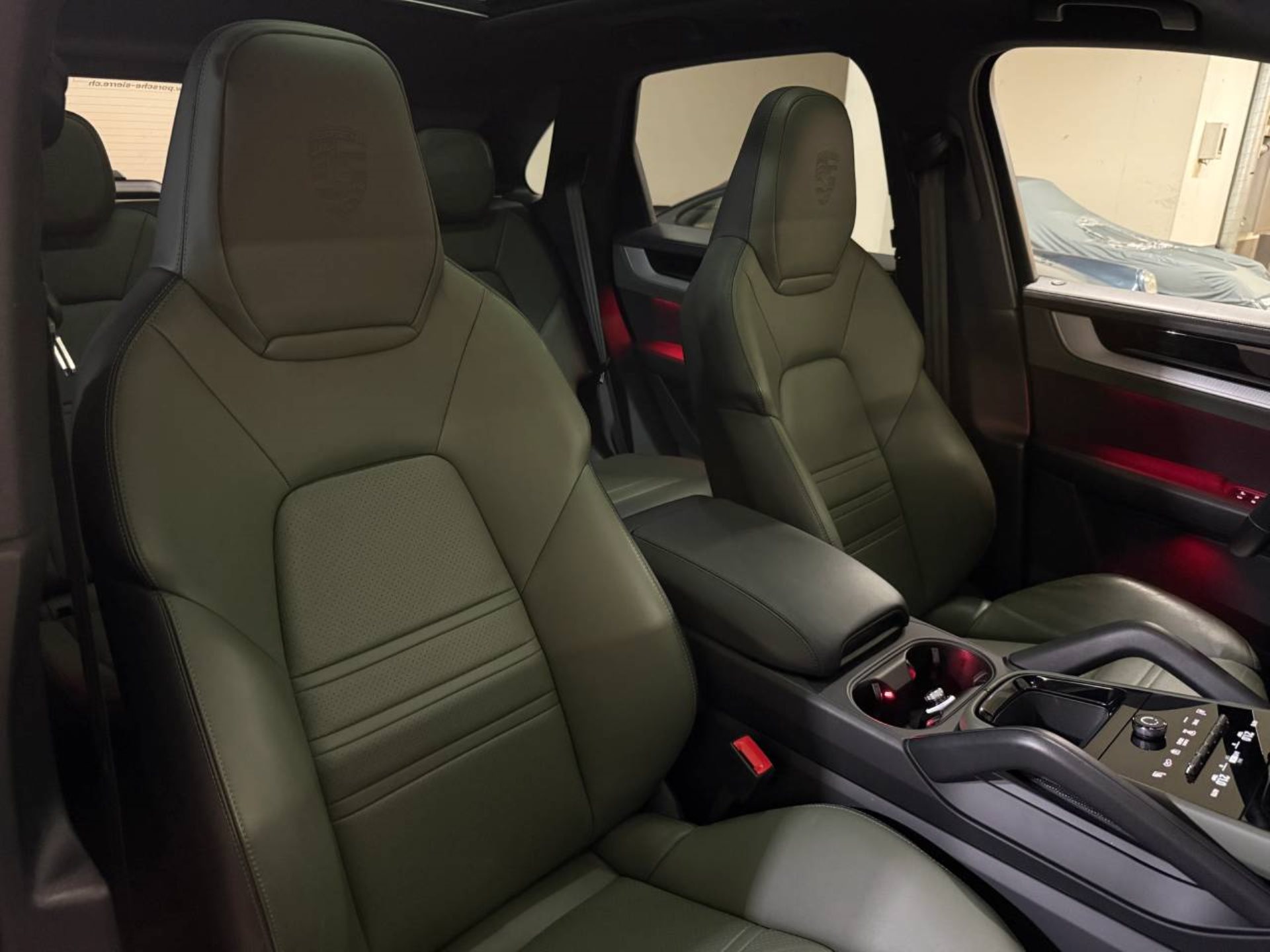 PORSCHE Cayenne E-Hybrid (MY24)-image-22