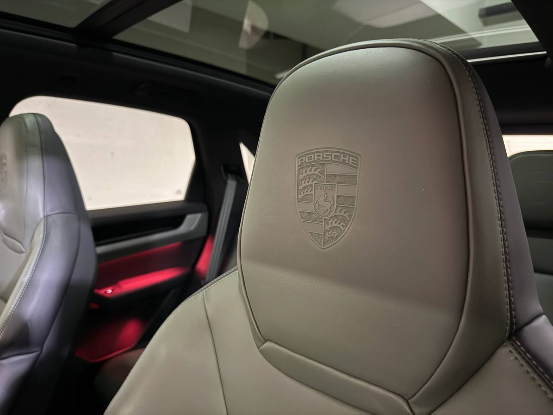 PORSCHE Cayenne E-Hybrid (MY24)-image-28