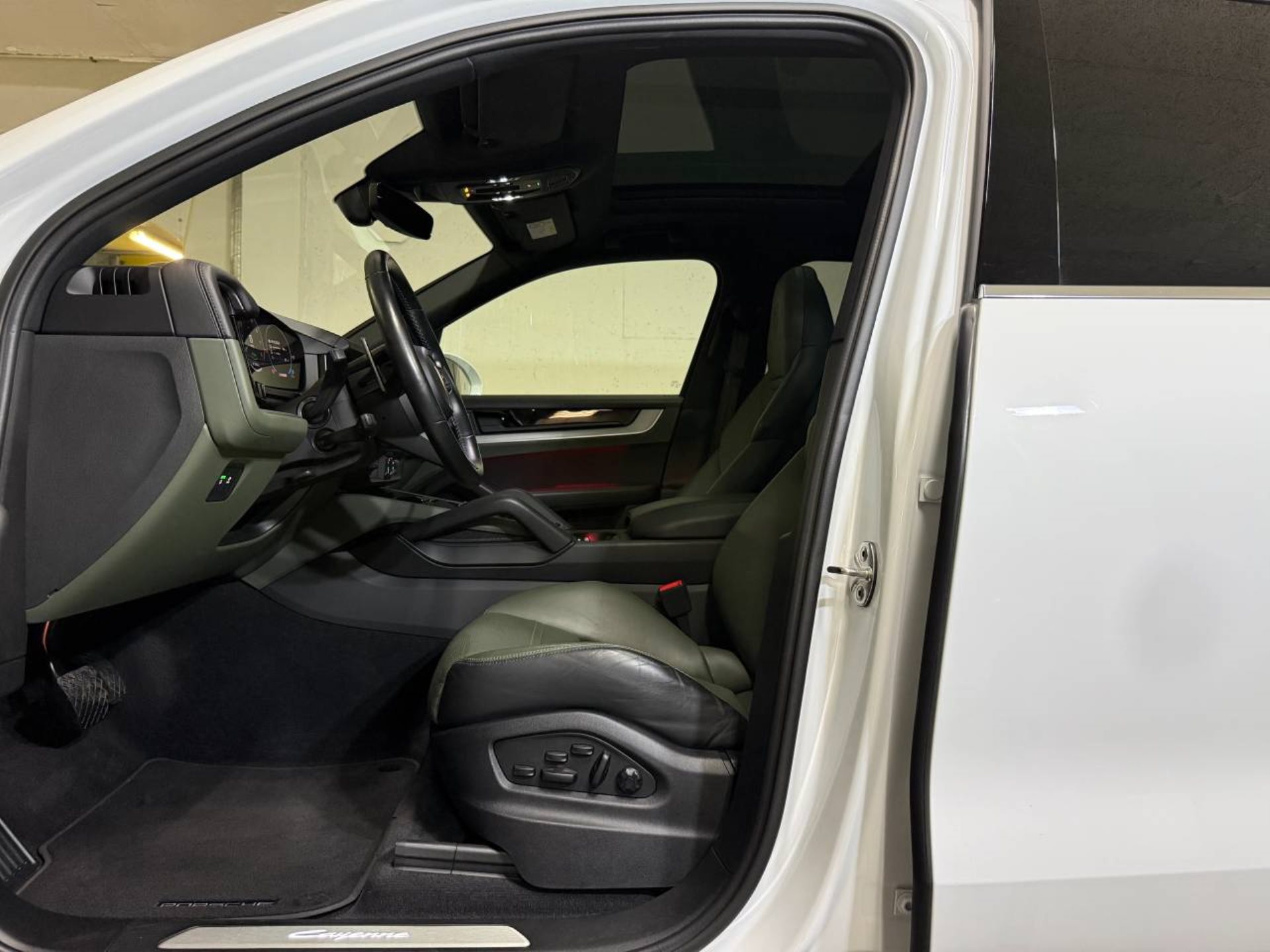 PORSCHE Cayenne E-Hybrid (MY24)-image-19