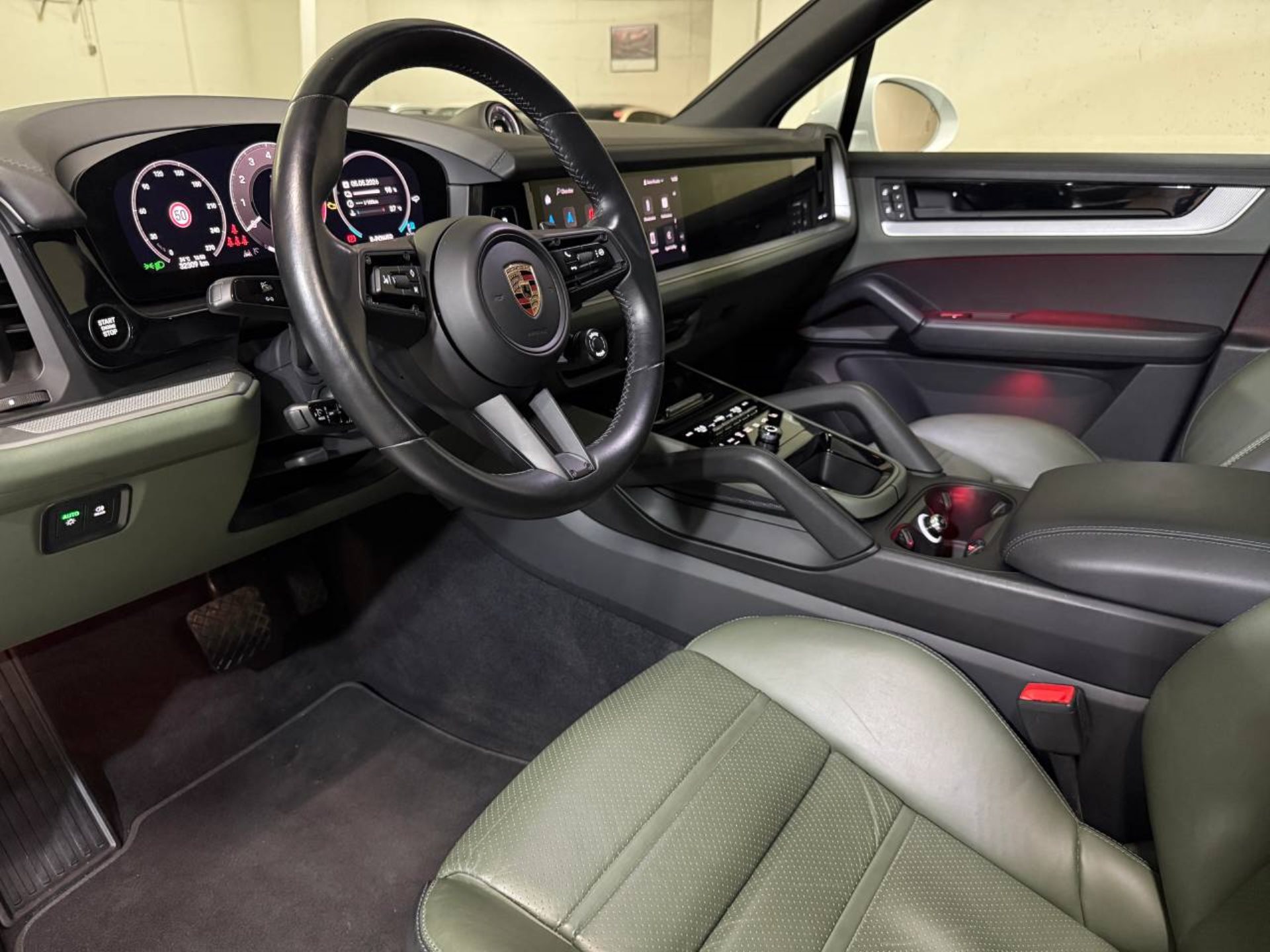 PORSCHE Cayenne E-Hybrid (MY24)-image-13