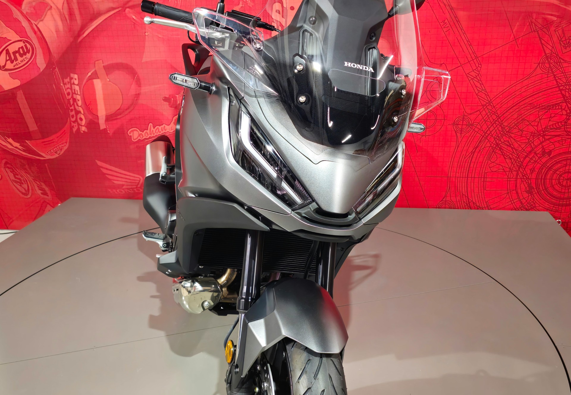 HONDA NT 1100 *Neufahrzeug* DCT-showroom-element-2