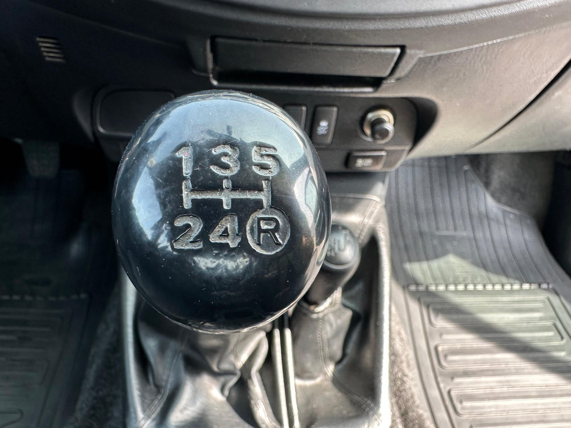 TOYOTA Hilux 2.5D 4WD Double Cab Luna-image-27