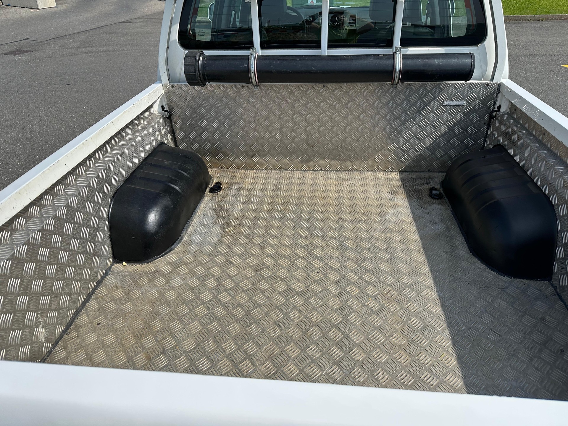 TOYOTA Hilux 2.5D 4WD Double Cab Luna-image-13