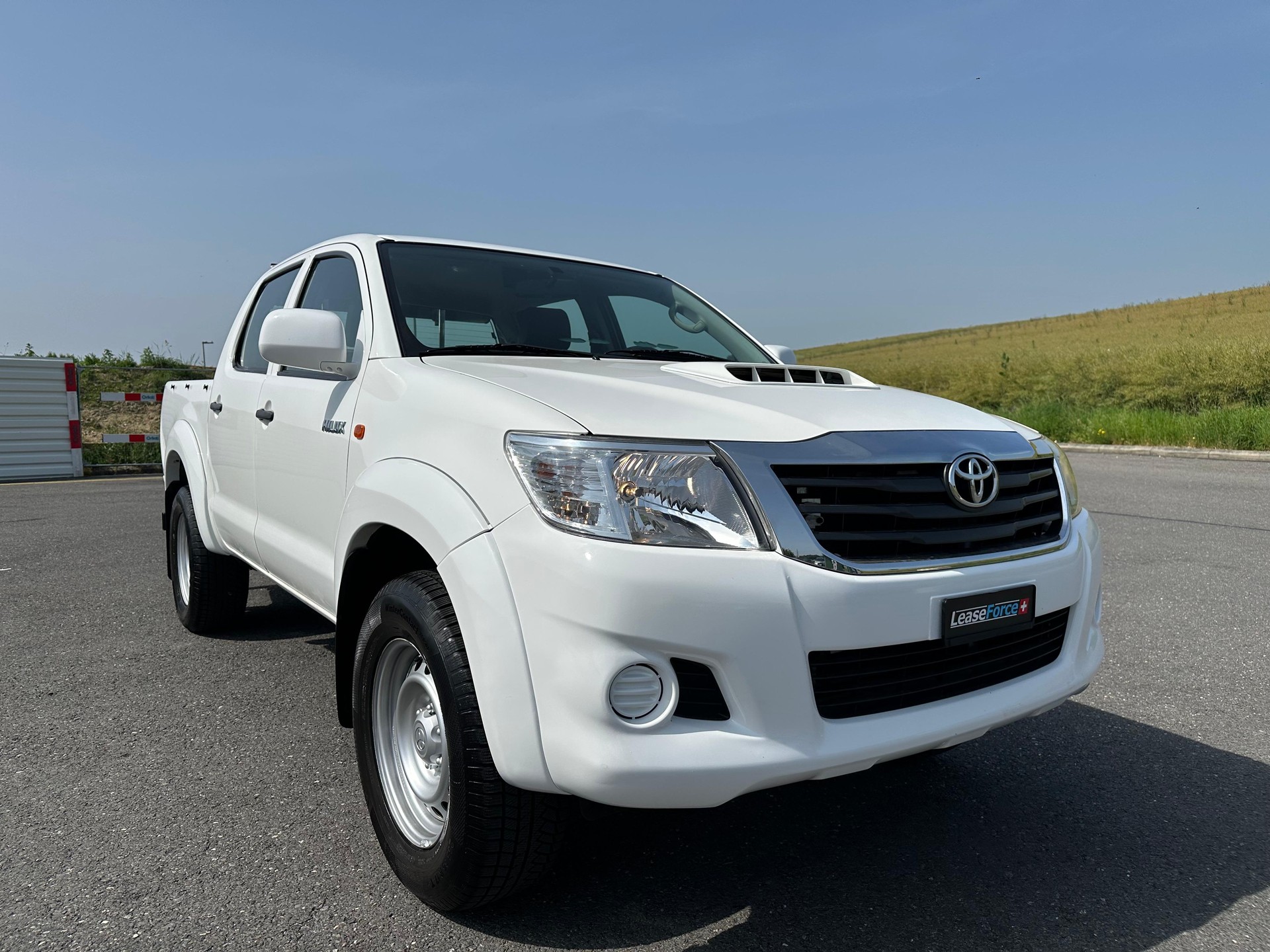 TOYOTA Hilux 2.5D 4WD Double Cab Luna-image-6
