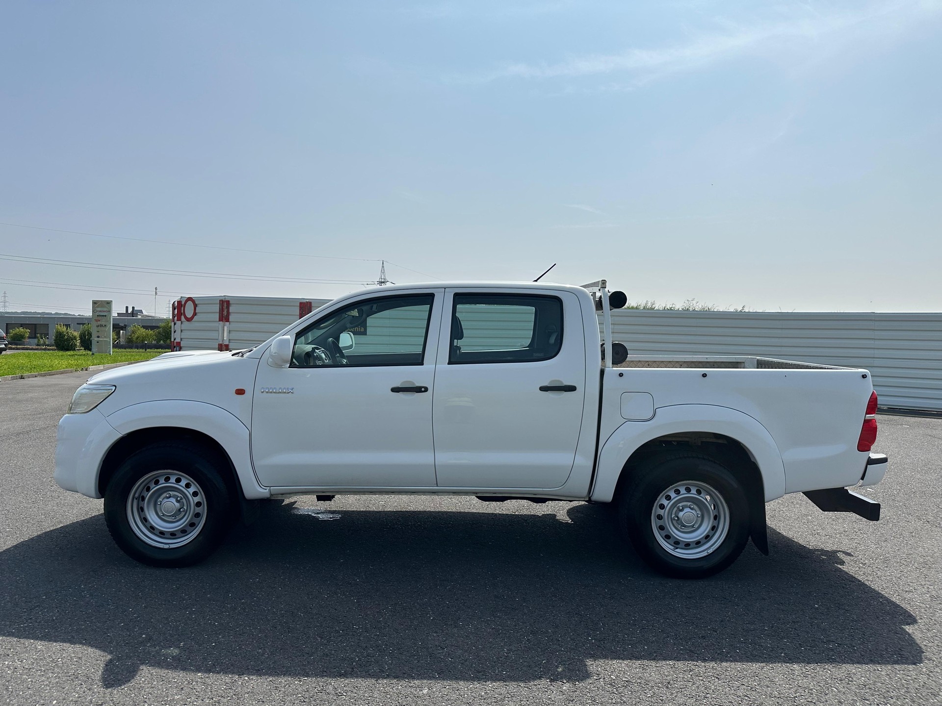 TOYOTA Hilux 2.5D 4WD Double Cab Luna-image-17