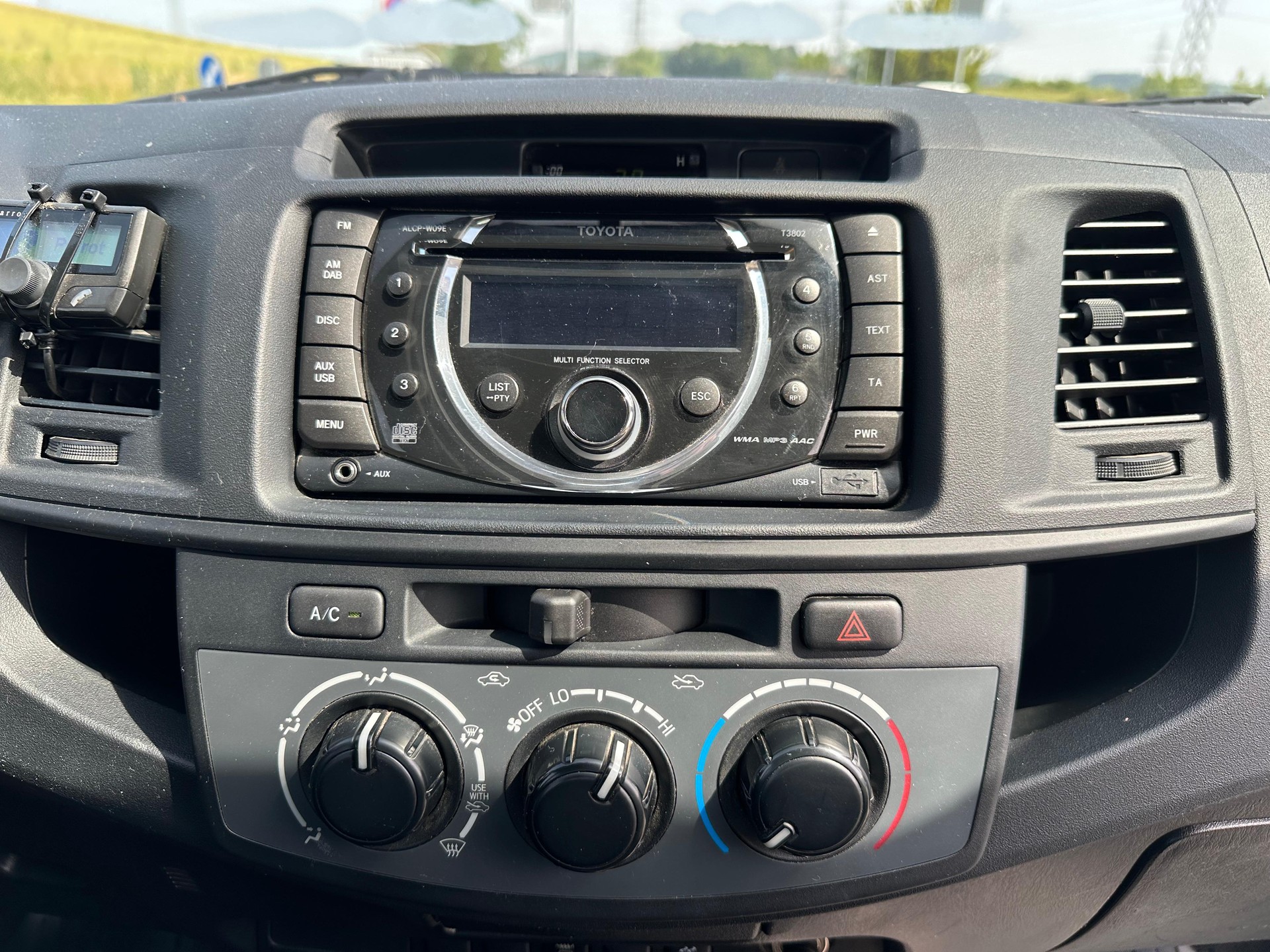 TOYOTA Hilux 2.5D 4WD Double Cab Luna-image-25