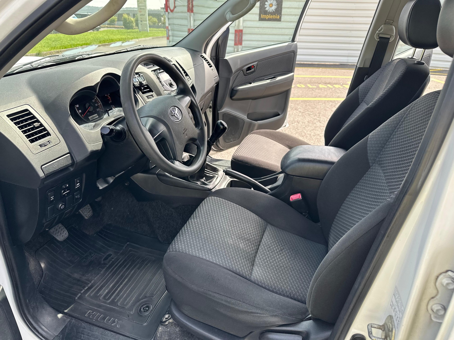 TOYOTA Hilux 2.5D 4WD Double Cab Luna-image-22