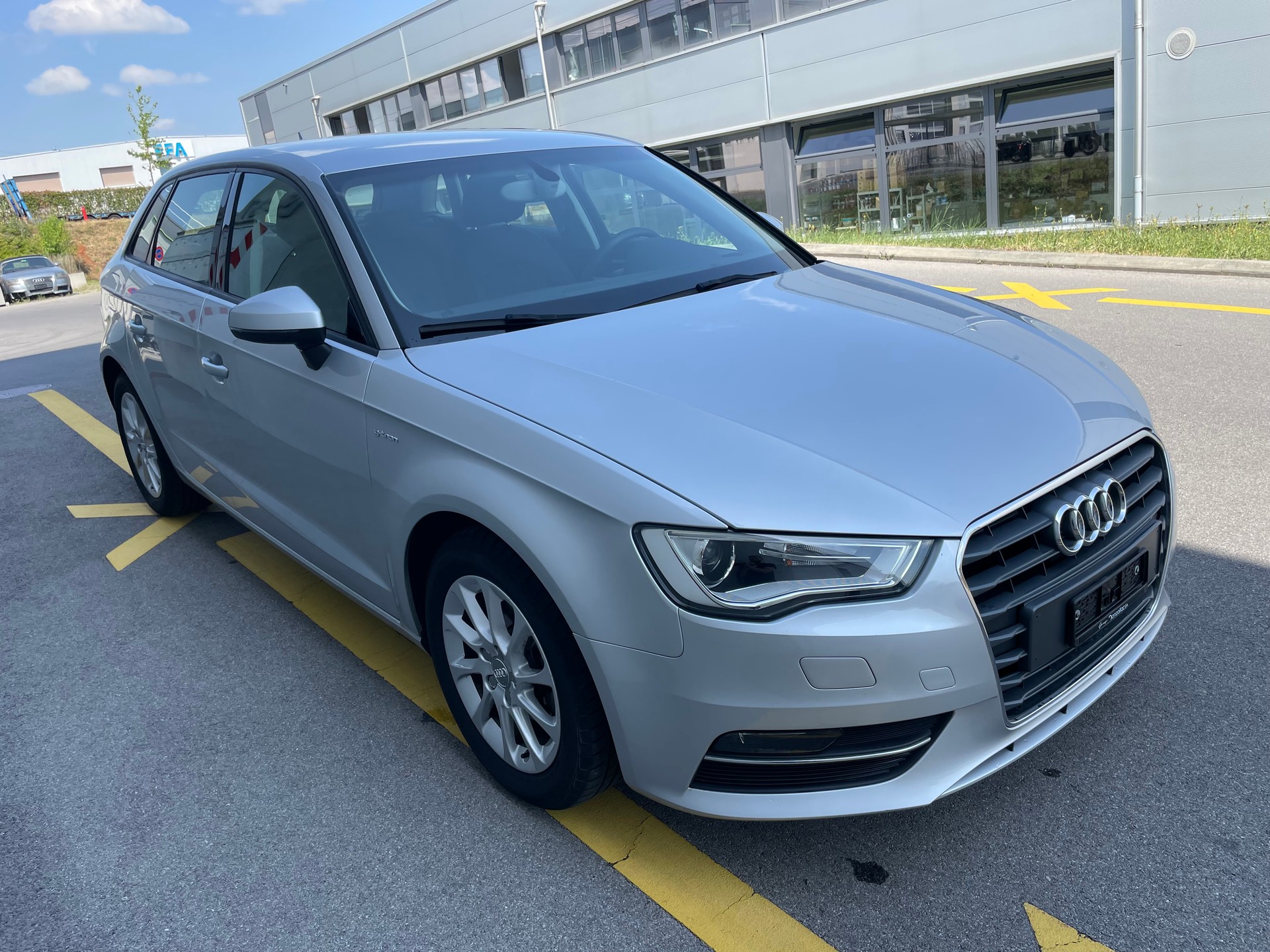 AUDI A3 Sportback 1.4 TFSI g-tron Ambition (43)-image-2