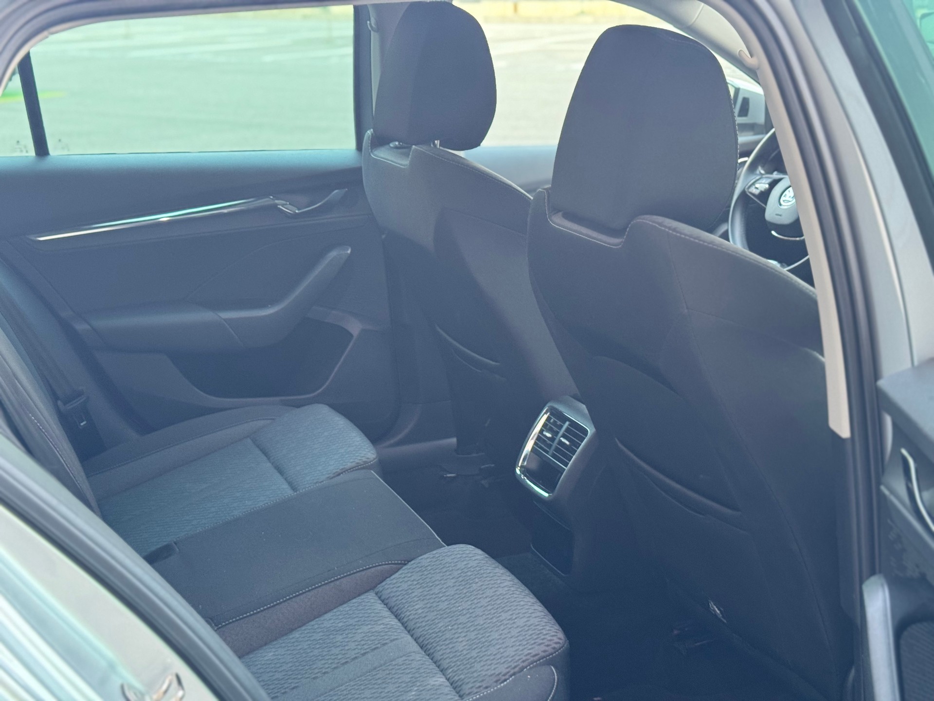 SKODA Octavia Combi 2.0 TDI DSG Style 4x4-image-20