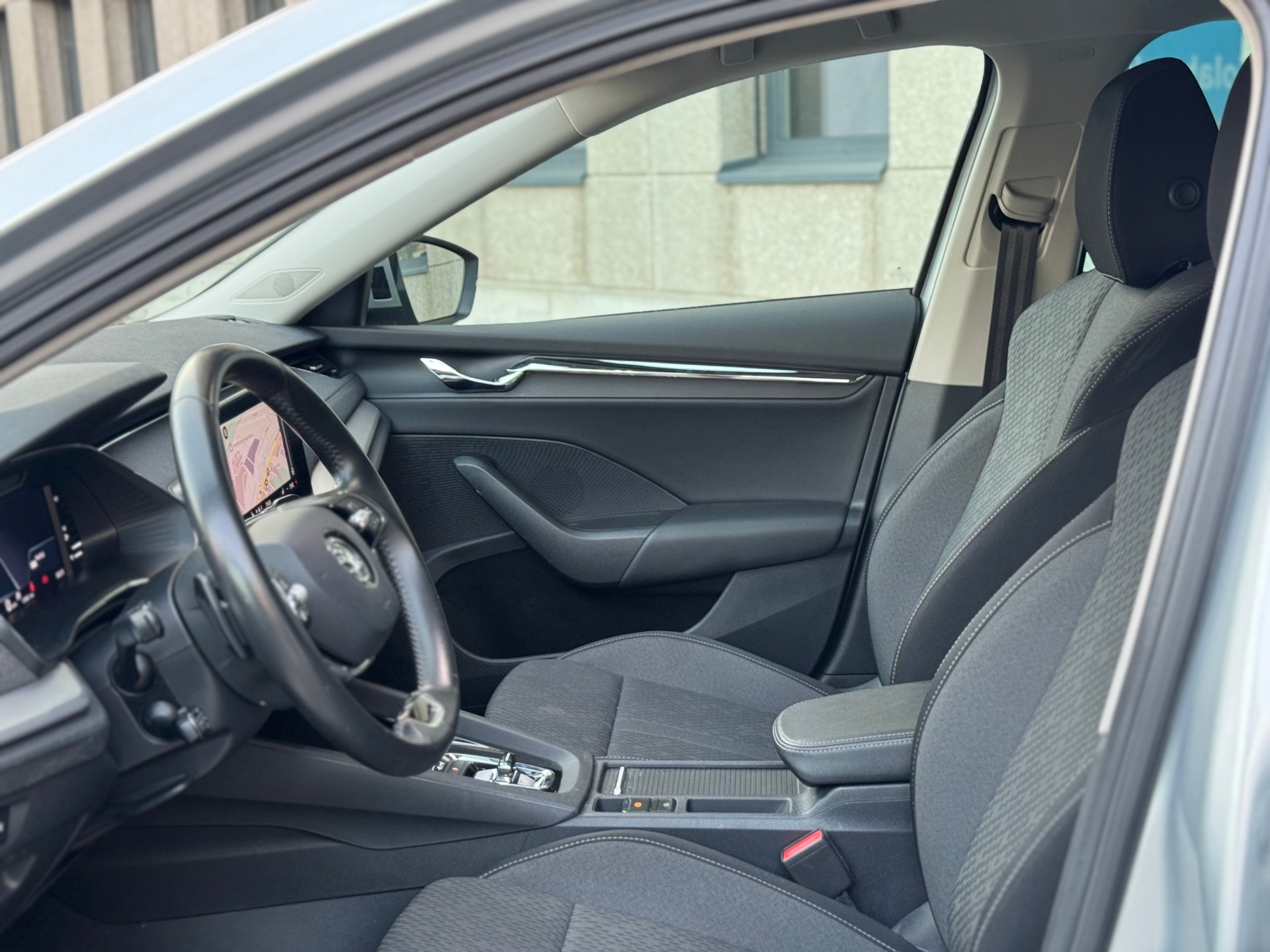 SKODA Octavia Combi 2.0 TDI DSG Style 4x4-image-13