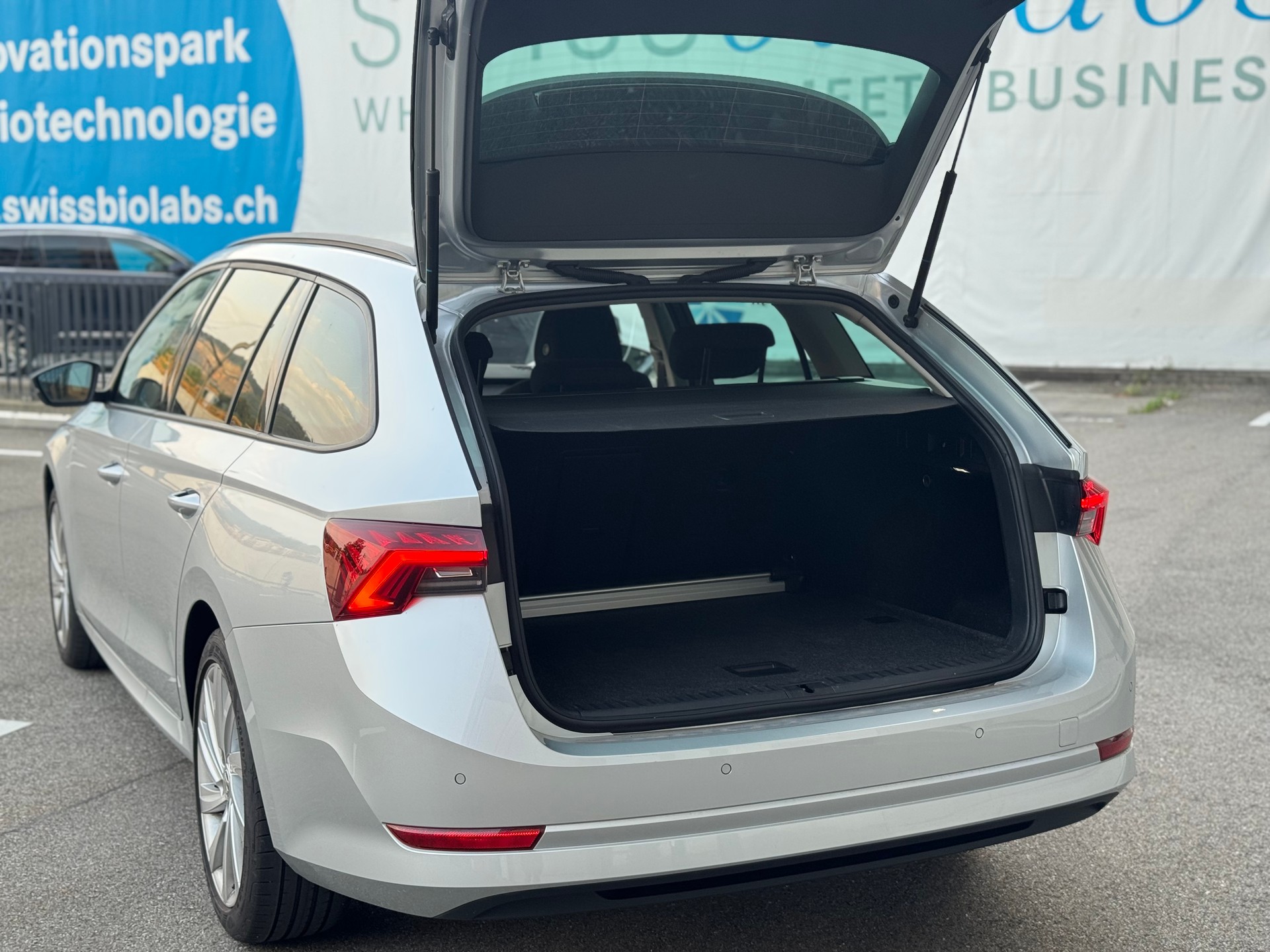 SKODA Octavia Combi 2.0 TDI DSG Style 4x4-image-21