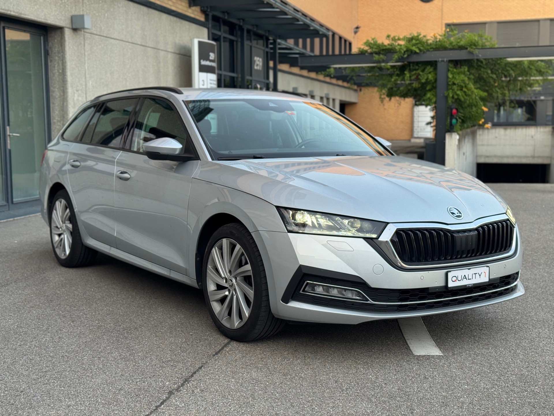 SKODA Octavia Combi 2.0 TDI DSG Style 4x4-image-5