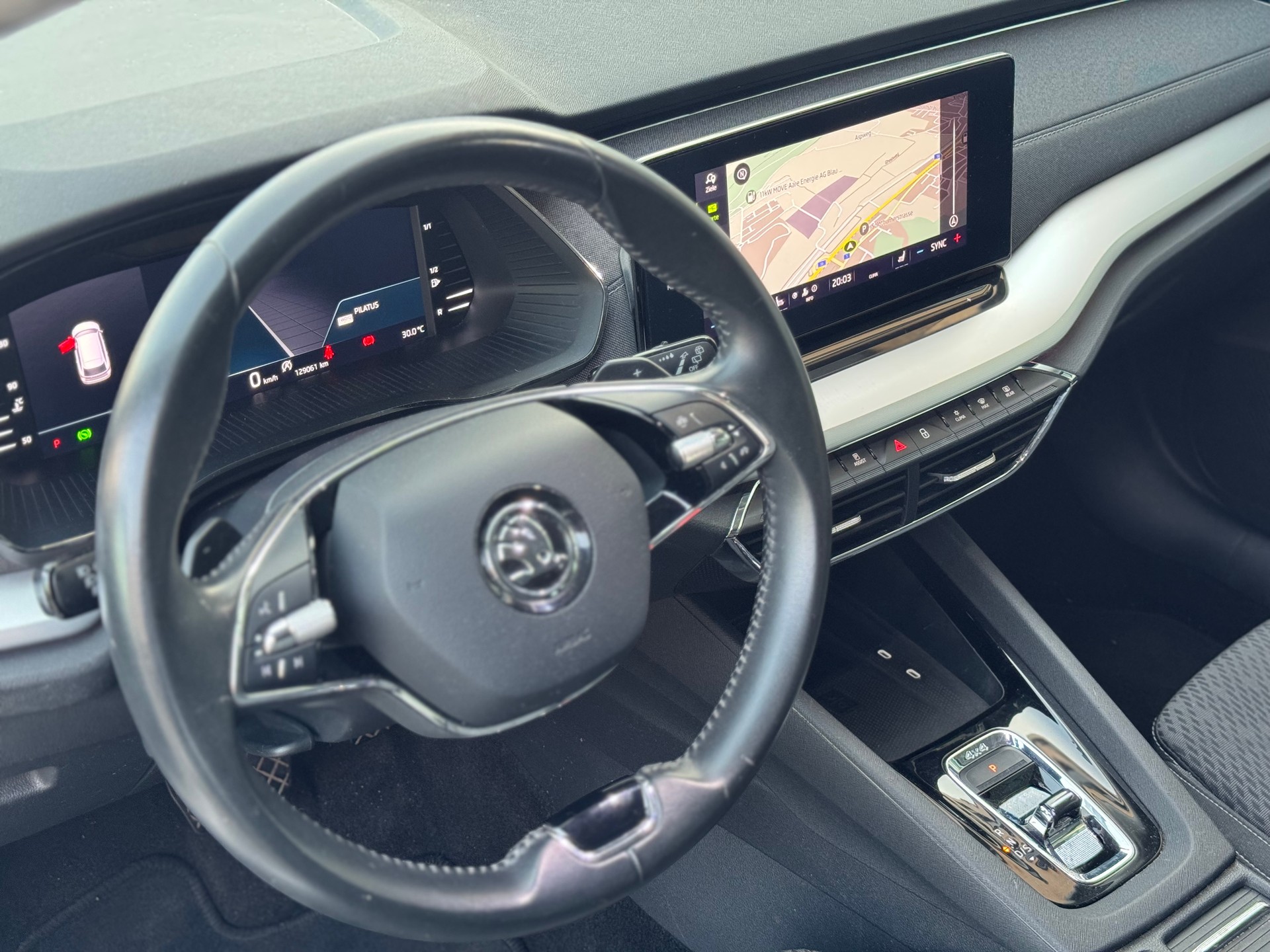 SKODA Octavia Combi 2.0 TDI DSG Style 4x4-image-15