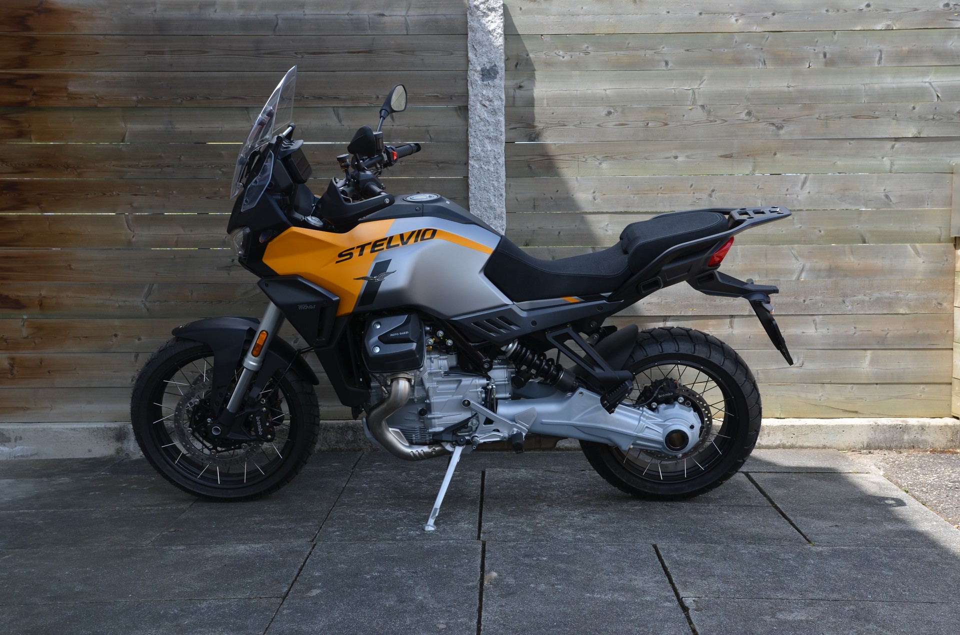 MOTO GUZZI Stelvio E5+-showroom-element-1
