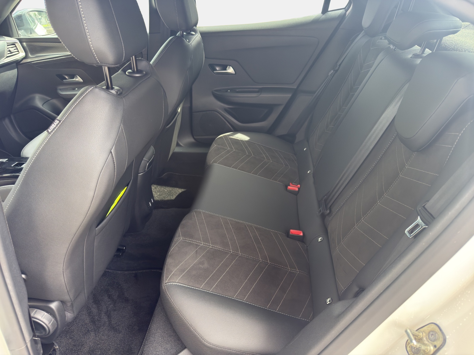 OPEL Mokka-e 50kWh/136 Ultimate-image-10