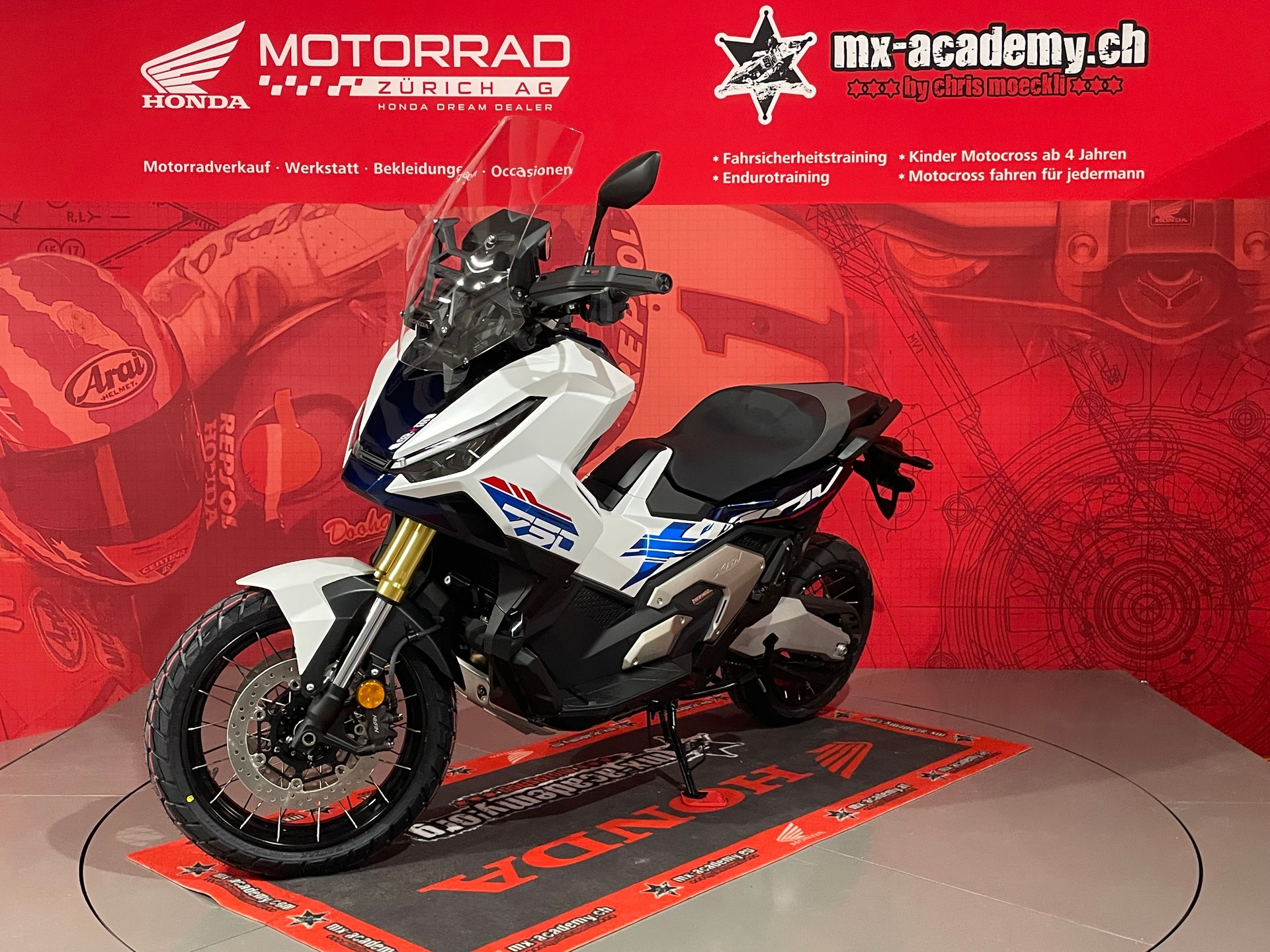 HONDA *X-ADV 750**Modell 2026**Special Edition**Matte Pearl White*-image-4