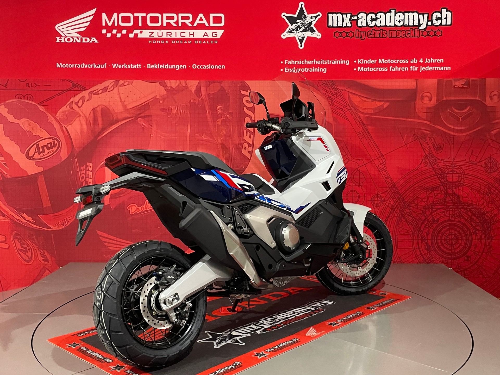 HONDA *X-ADV 750**Modell 2026**Special Edition**Matte Pearl White*-image-8
