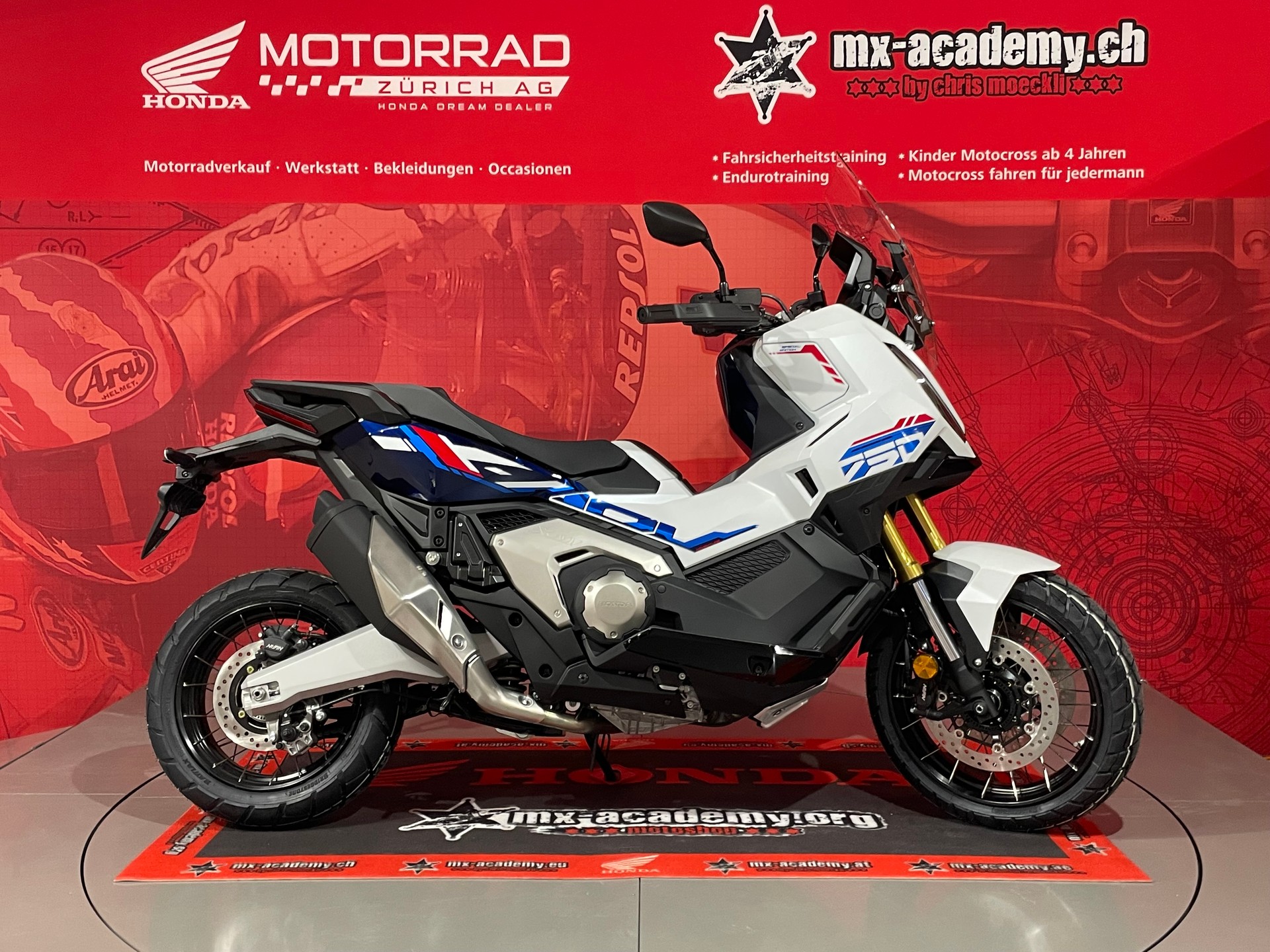 HONDA *X-ADV 750**Modell 2026**Special Edition**Matte Pearl White*-showroom-element-1