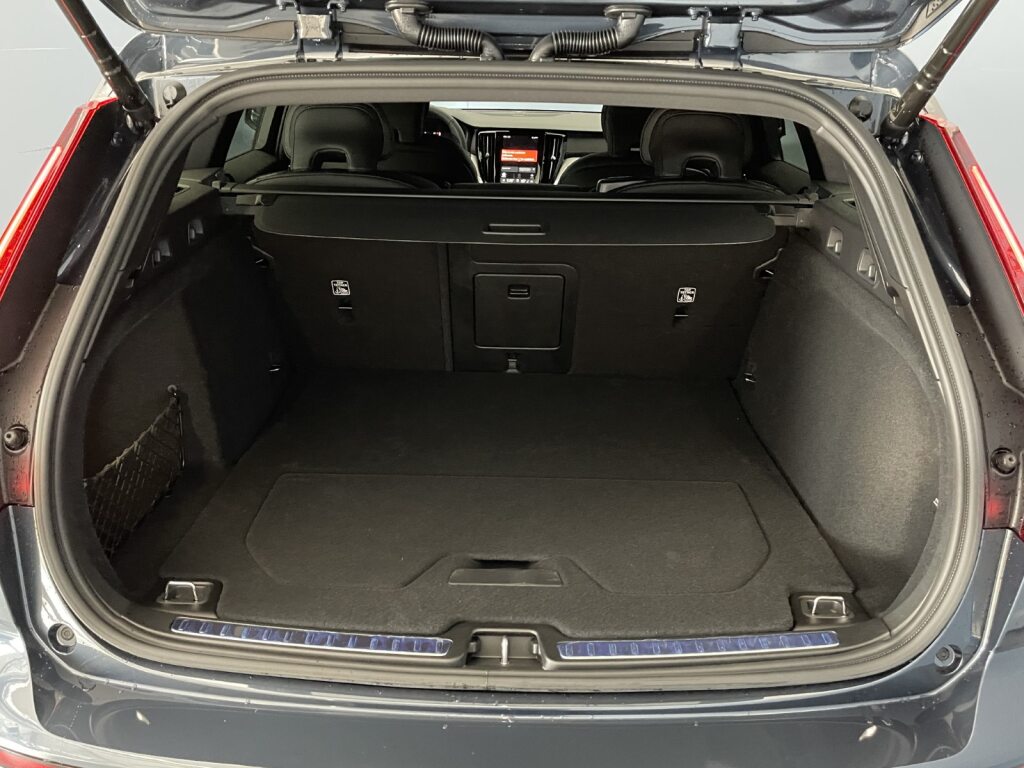 VOLVO V60 2.0 B4 Ultra Bright-image-12
