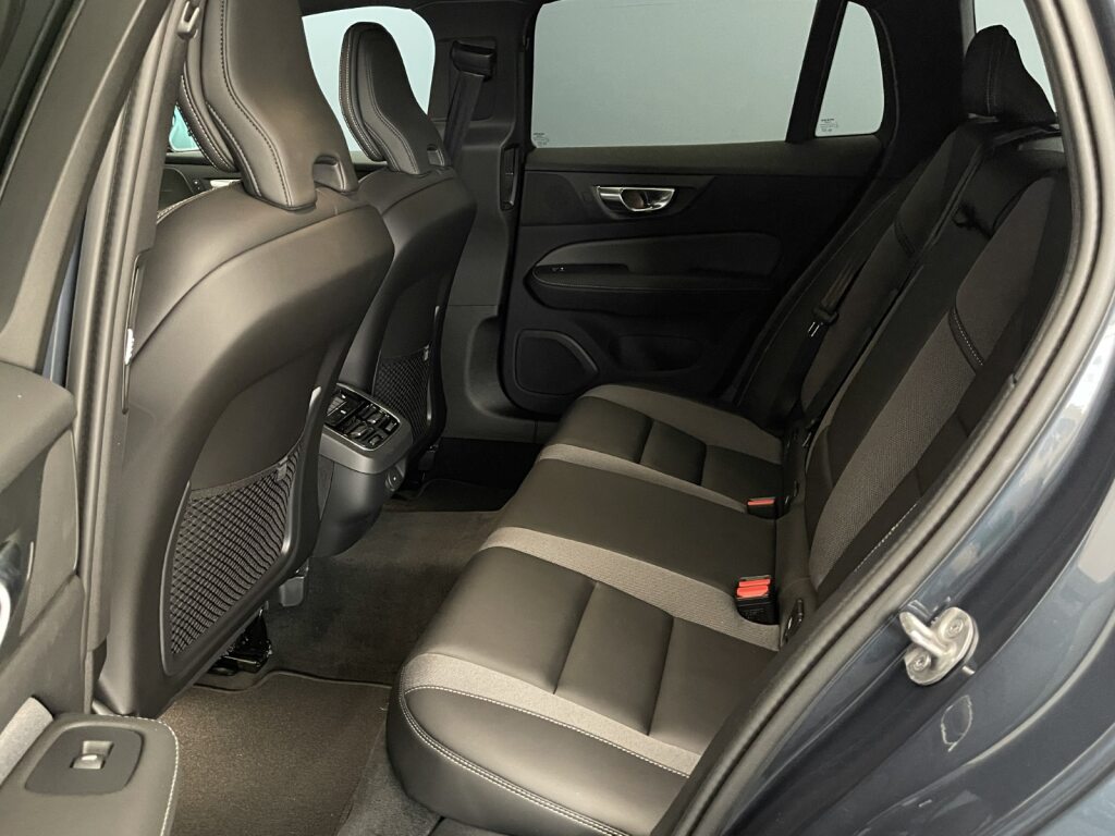 VOLVO V60 2.0 B4 Ultra Bright-image-7