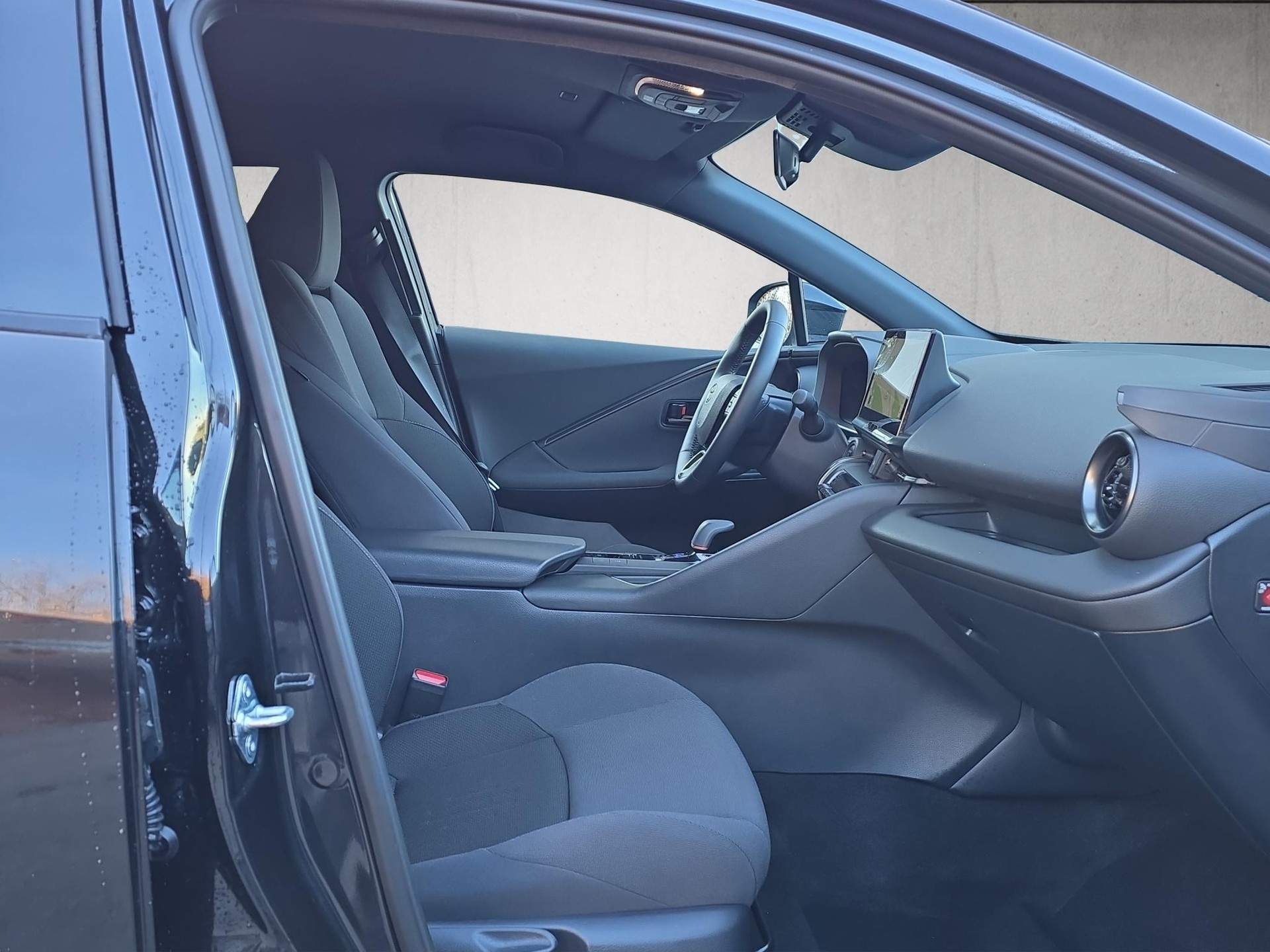 TOYOTA C-HR 2.0 PHEV Swiss Edition-image-13