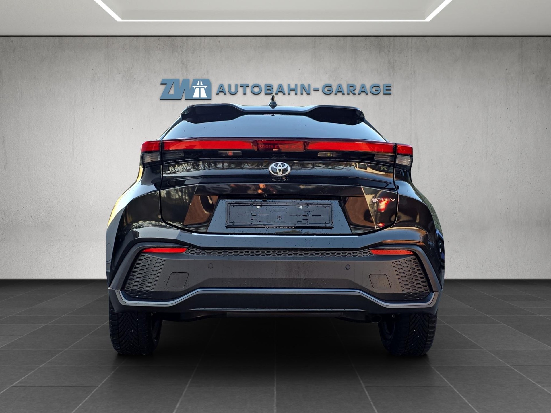 TOYOTA C-HR 2.0 PHEV Swiss Edition-image-3
