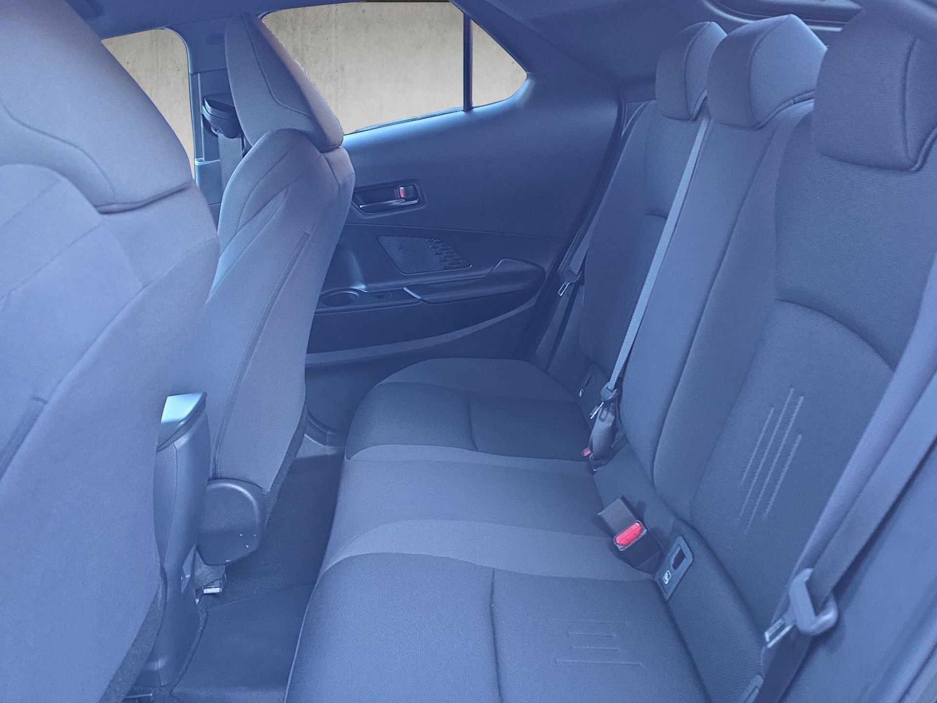 TOYOTA C-HR 2.0 PHEV Swiss Edition-image-11