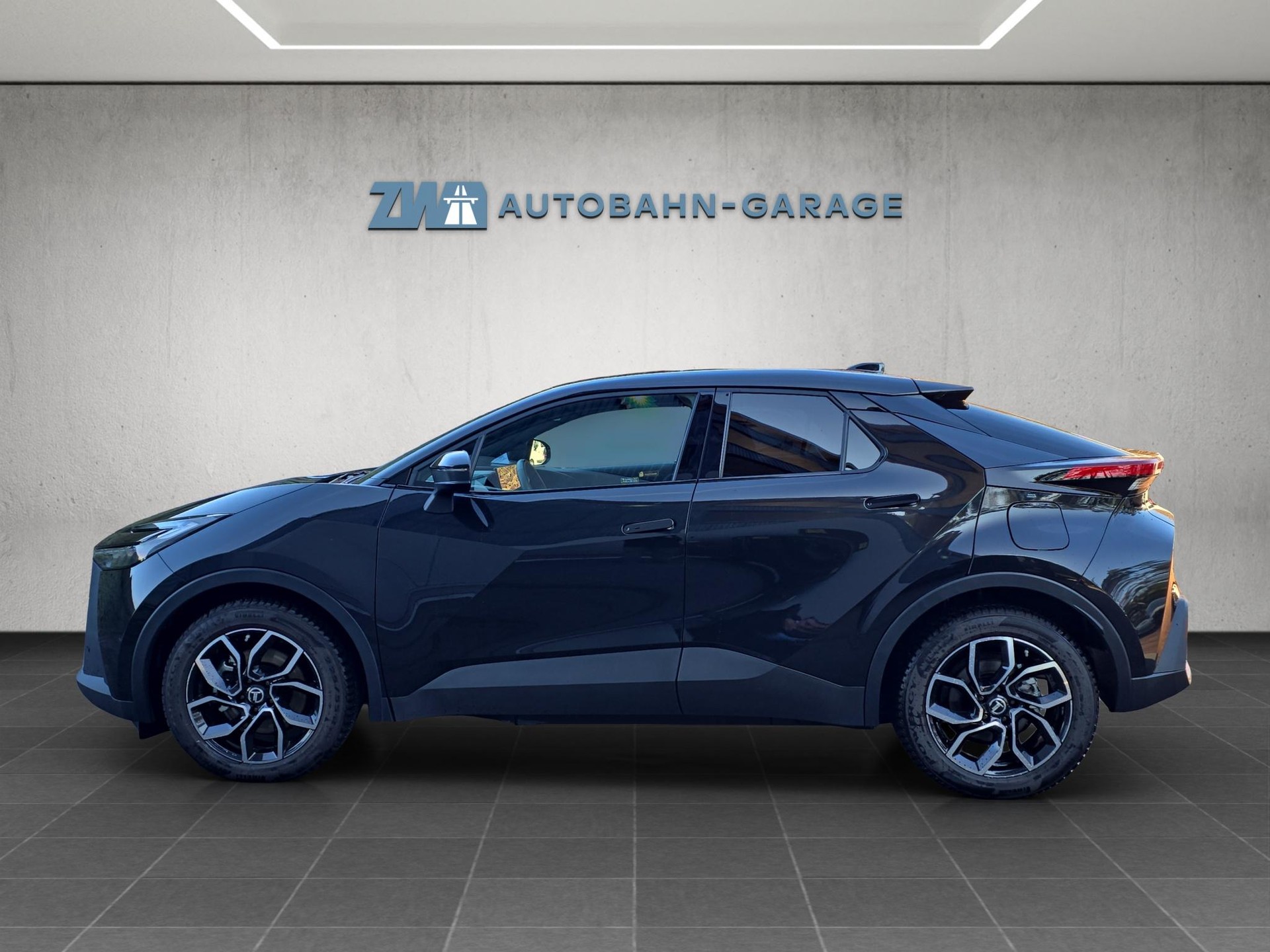 TOYOTA C-HR 2.0 PHEV Swiss Edition-image-1