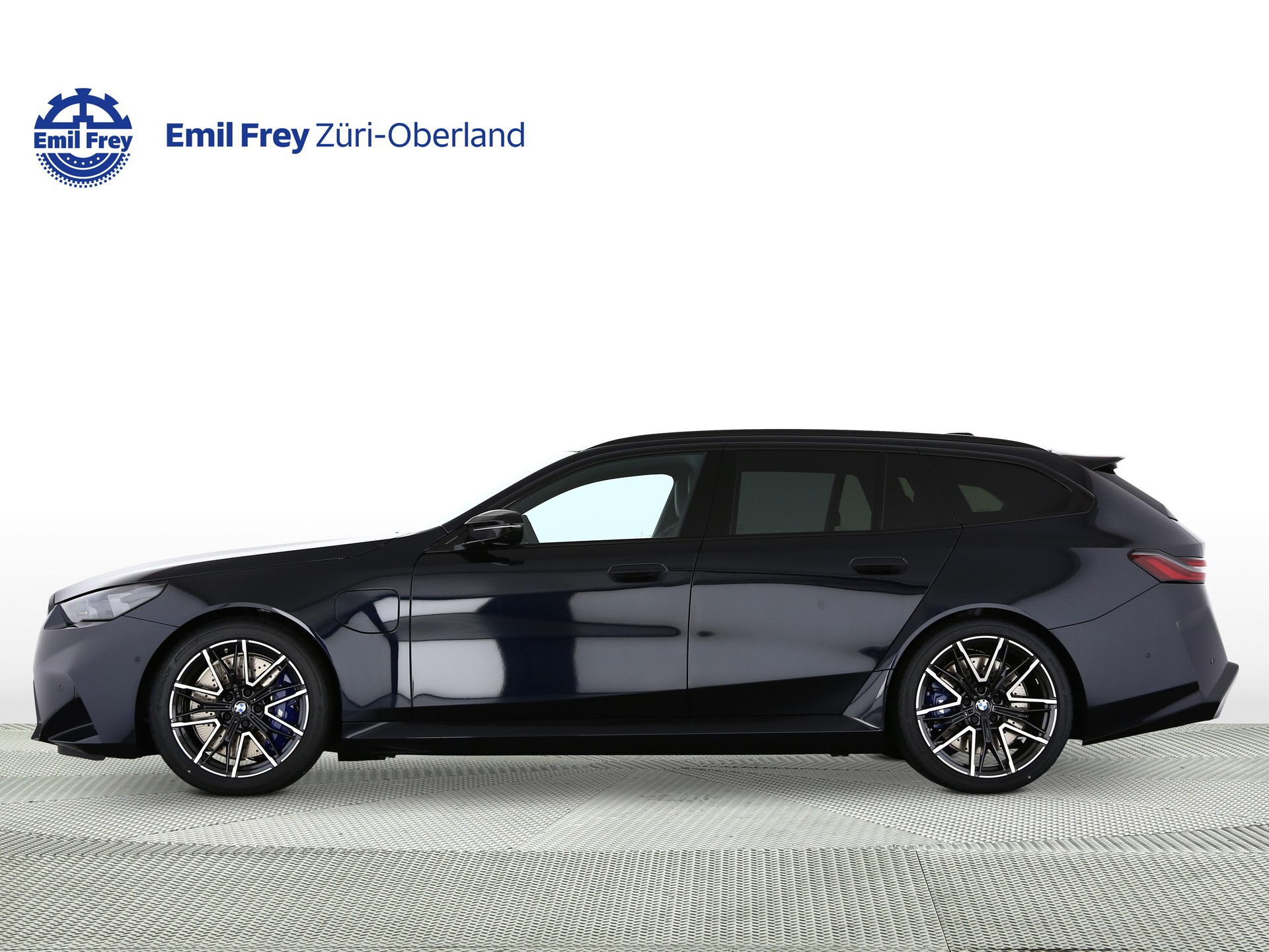 BMW M5 xDrive Touring-image-1