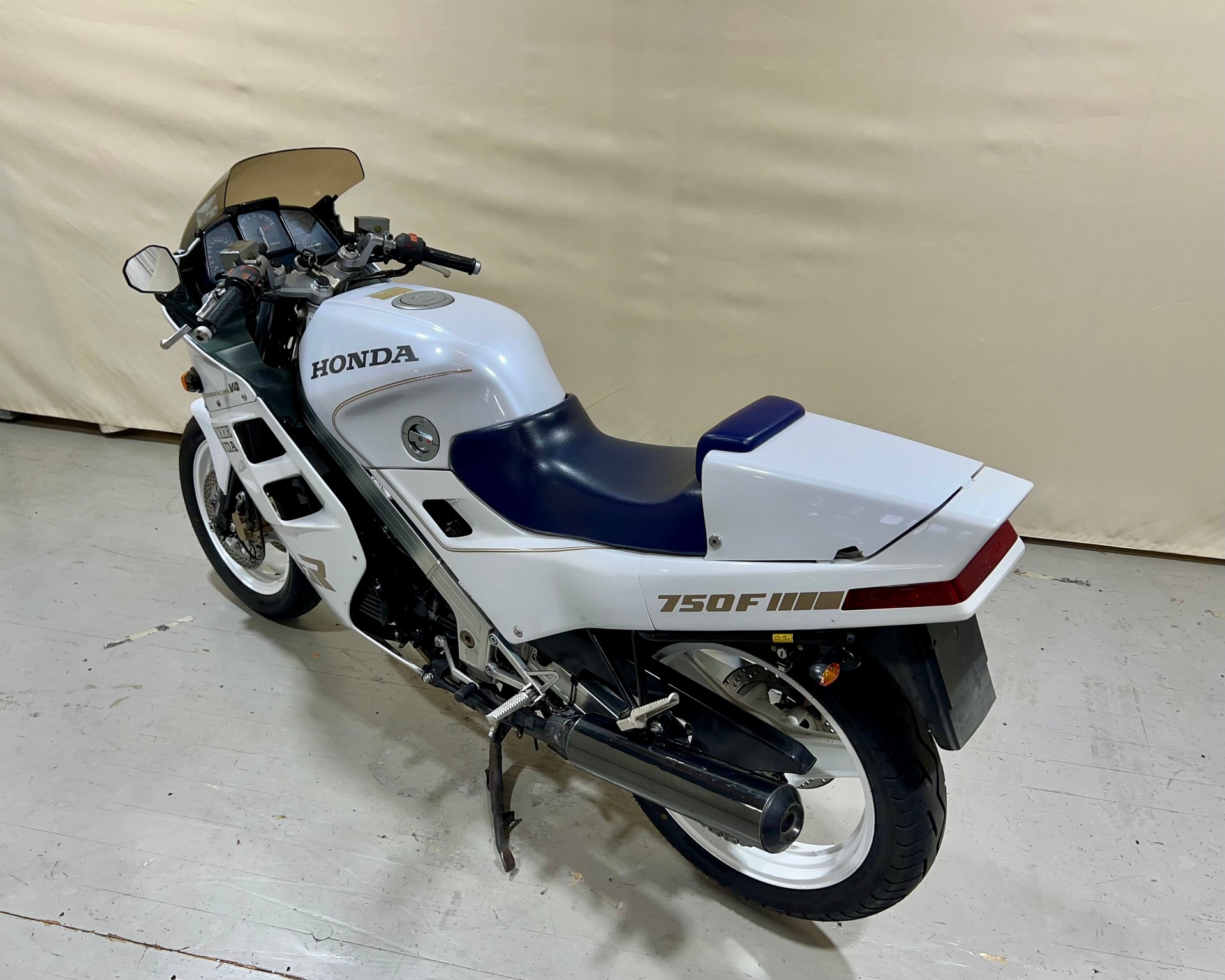 HONDA VFR 750 F G/H-image-13
