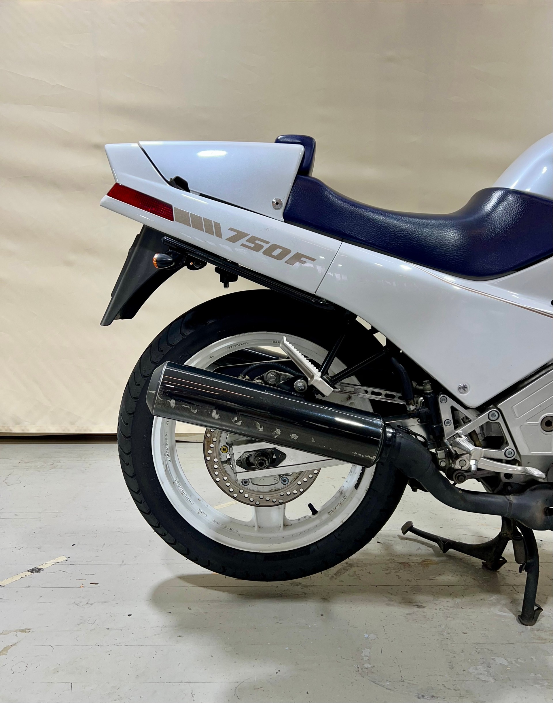 HONDA VFR 750 F G/H-showroom-element-3