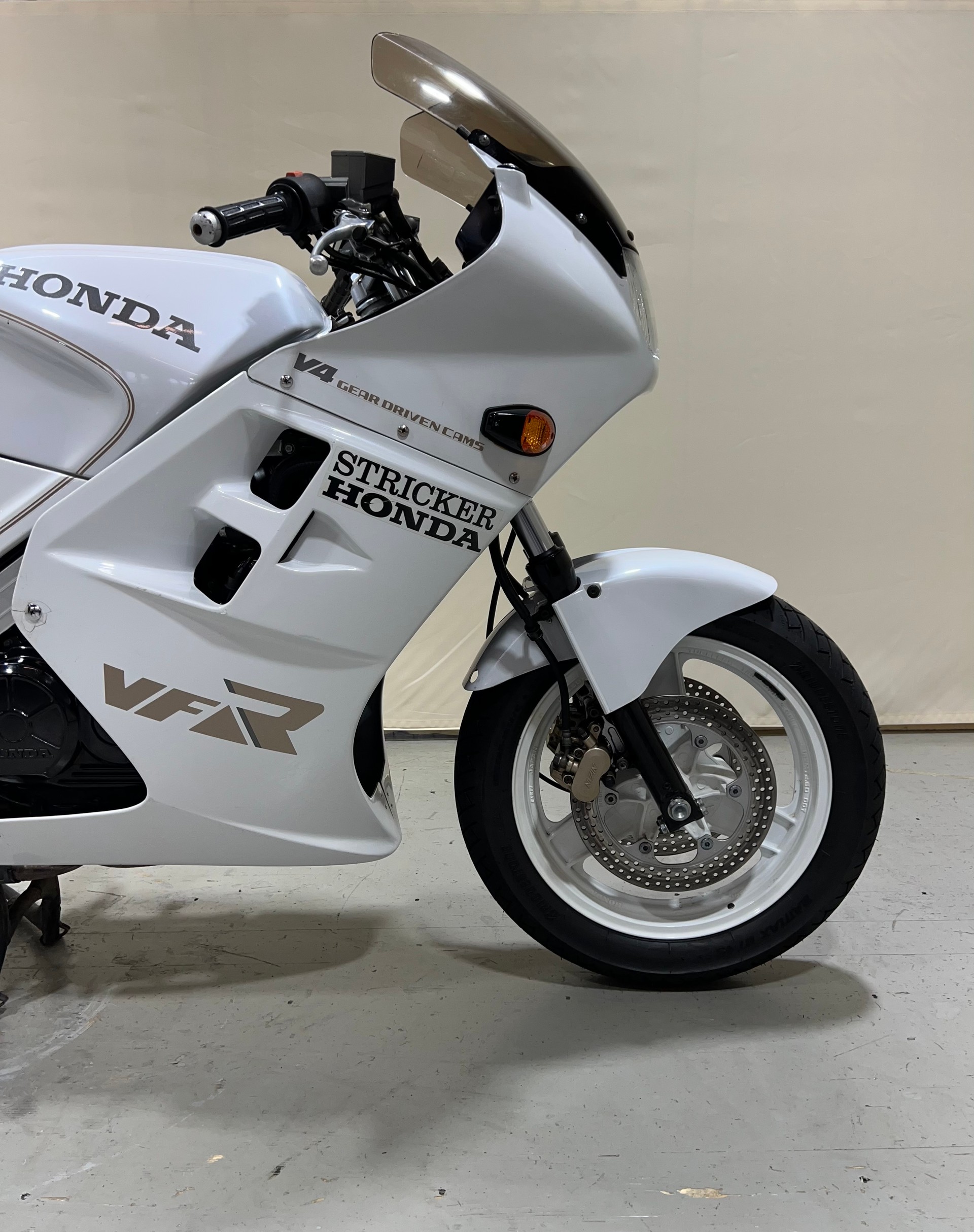 HONDA VFR 750 F G/H-showroom-element-1