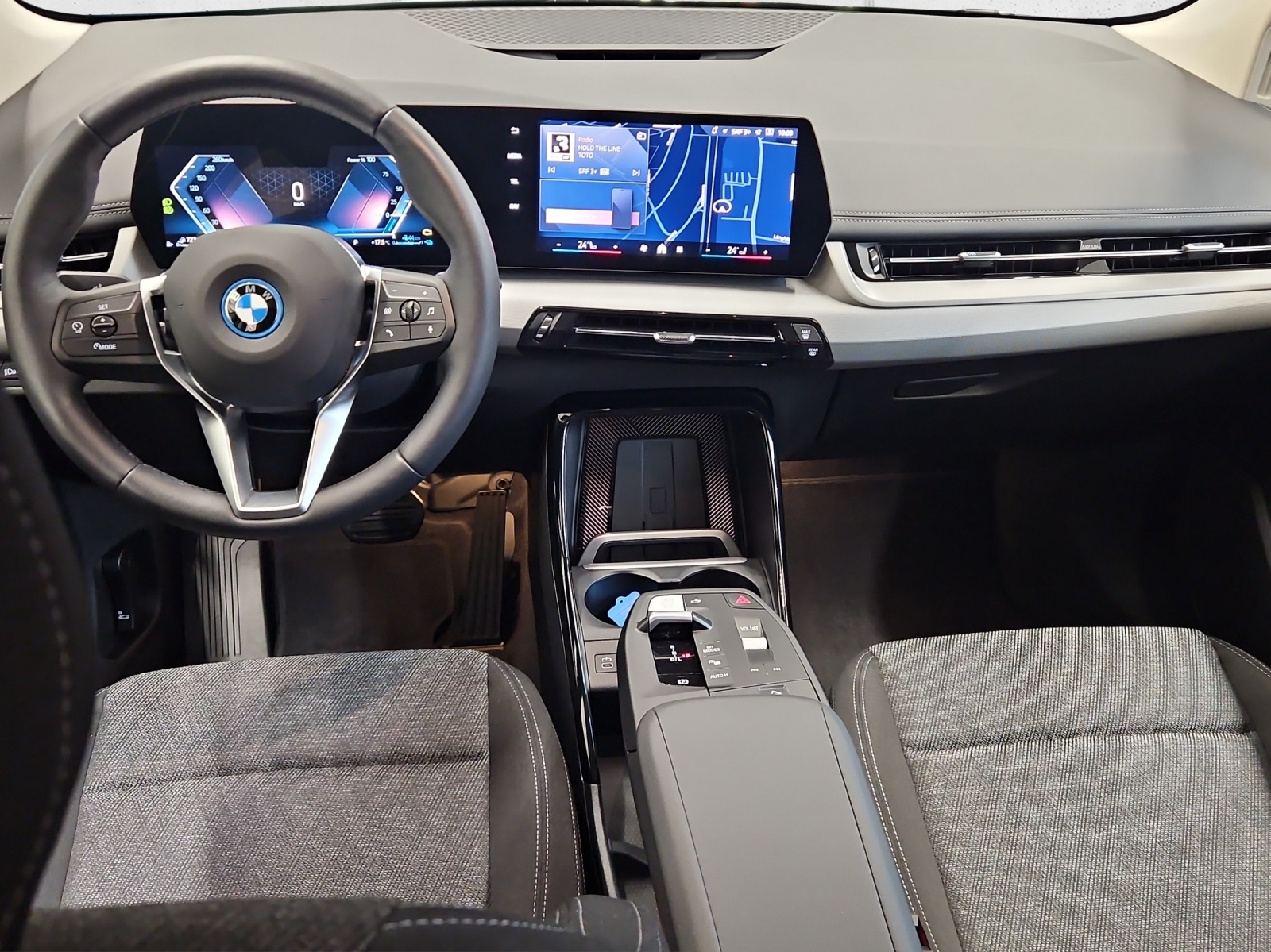 BMW 230e xDrive Active Tourer-image-13