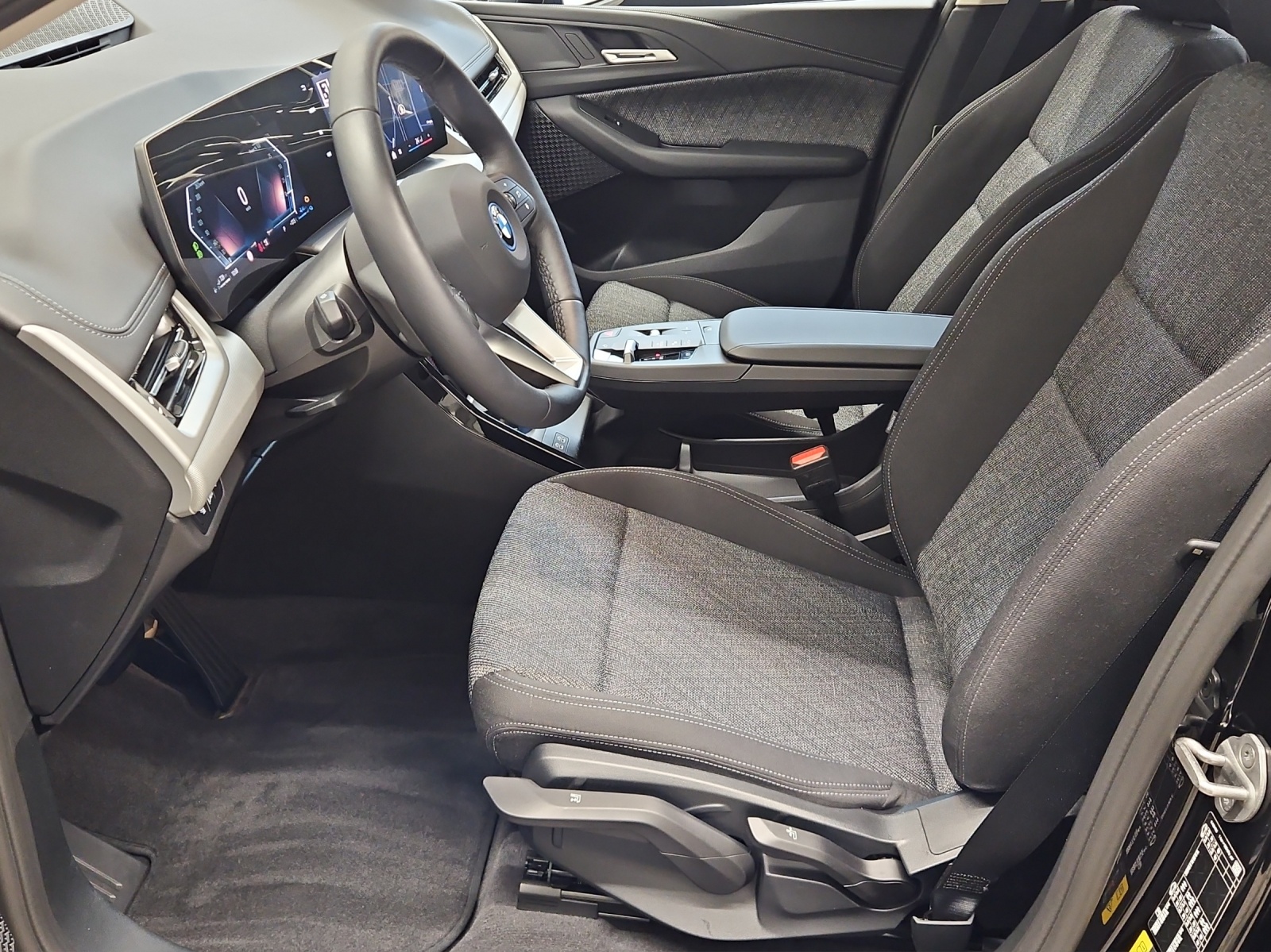 BMW 230e xDrive Active Tourer-image-9
