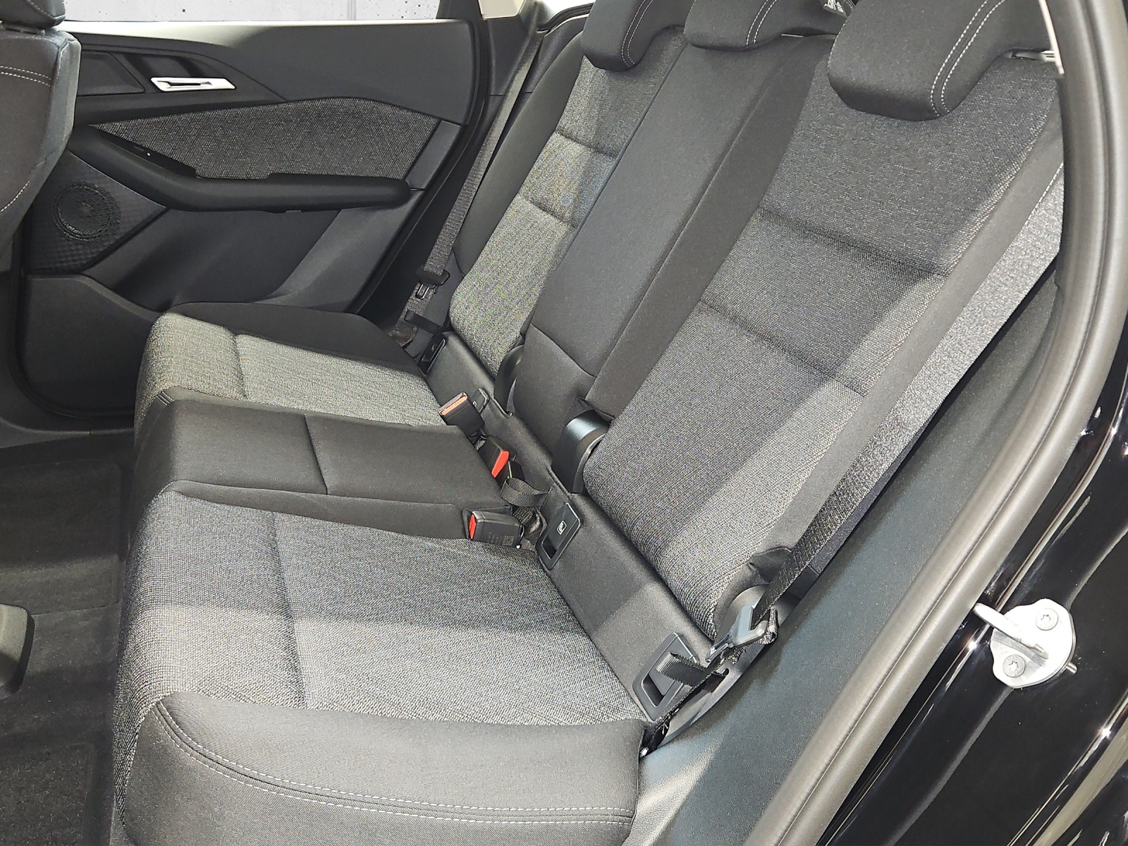 BMW 230e xDrive Active Tourer-image-10