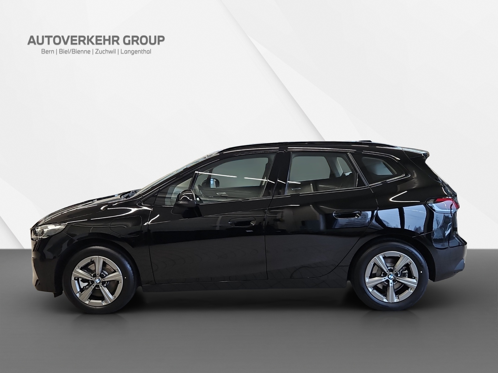 BMW 230e xDrive Active Tourer-image-2