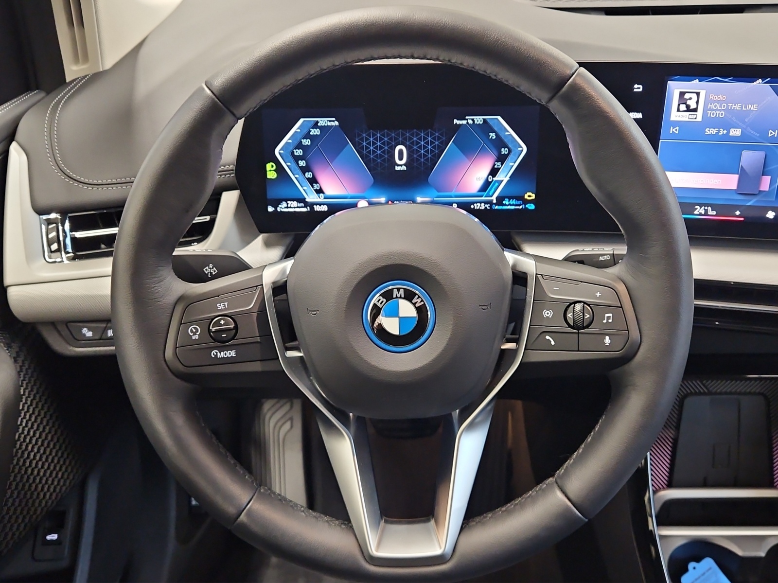 BMW 230e xDrive Active Tourer-image-11