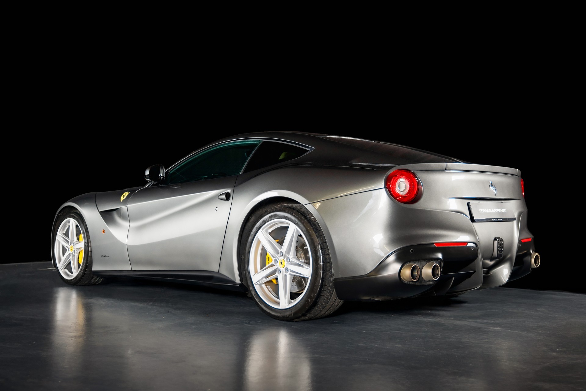 FERRARI F12 Berlinetta-showroom-element-3