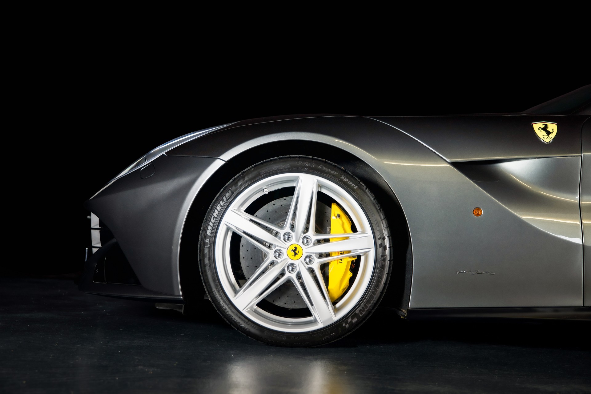FERRARI F12 Berlinetta-image-4
