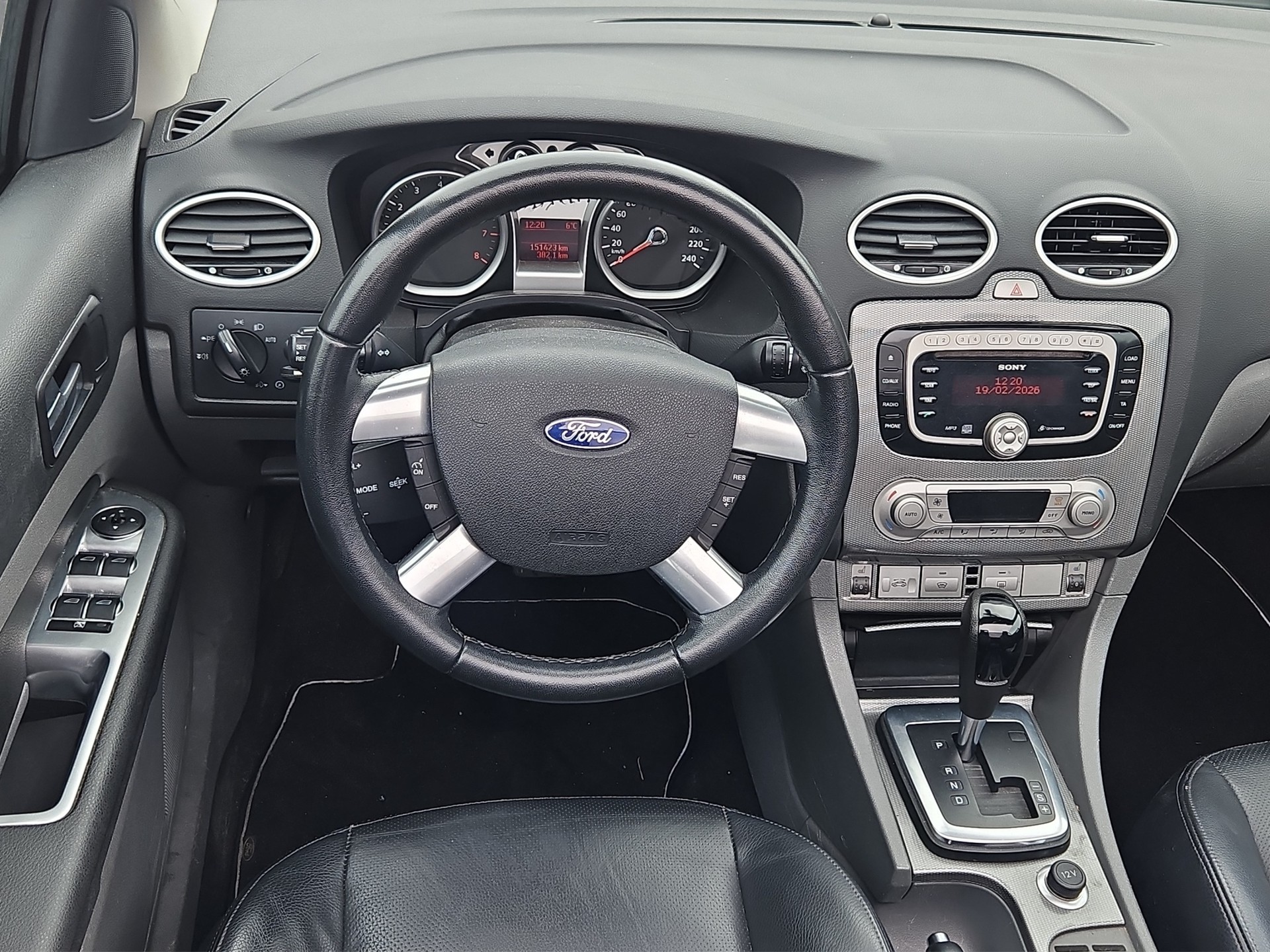FORD Focus CC 2.0i Titanium Automatic-image-8