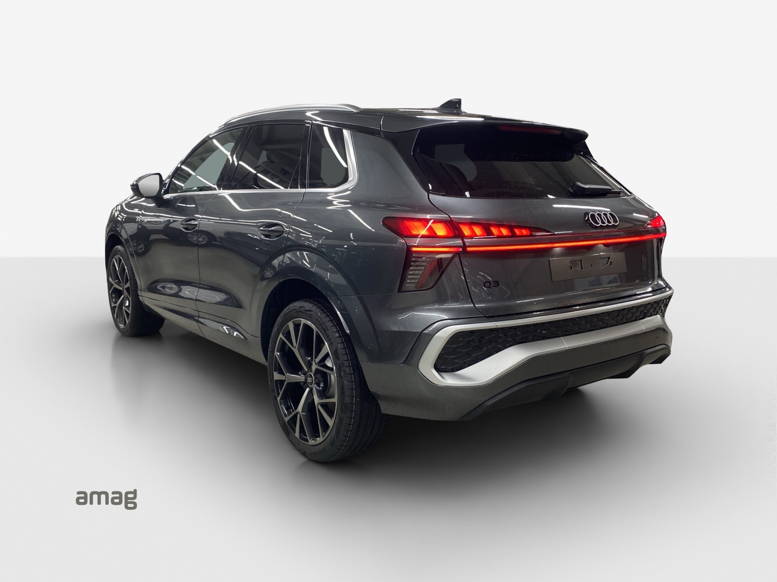 AUDI Q3 SUV 110 kW TFSI S tronic-image-1