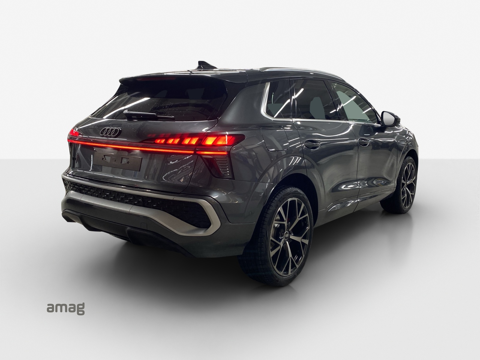 AUDI Q3 SUV 110 kW TFSI S tronic-image-3