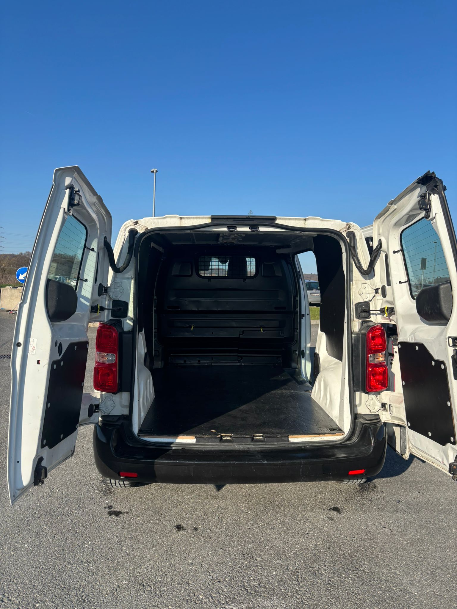 CITROEN Jumpy 1.6 BlueHDi 95 M Komfort-image-1