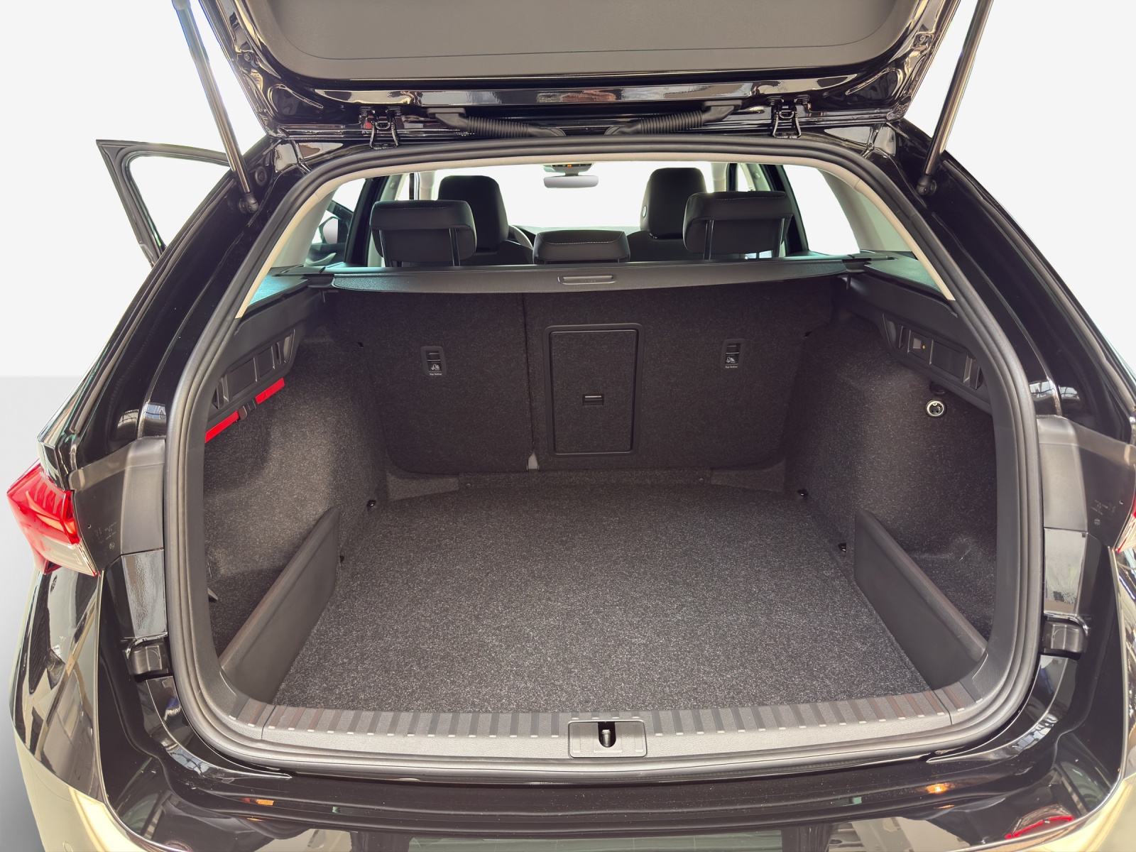 SKODA Octavia Combi 2.0 TDI DSG Selection-image-12