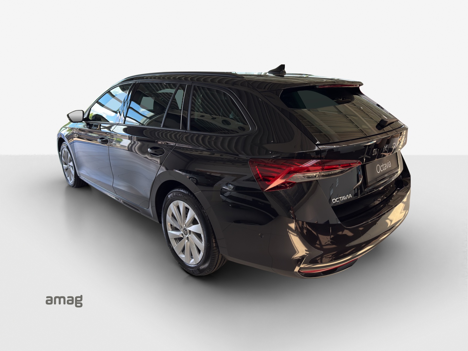 SKODA Octavia Combi 2.0 TDI DSG Selection-image-2